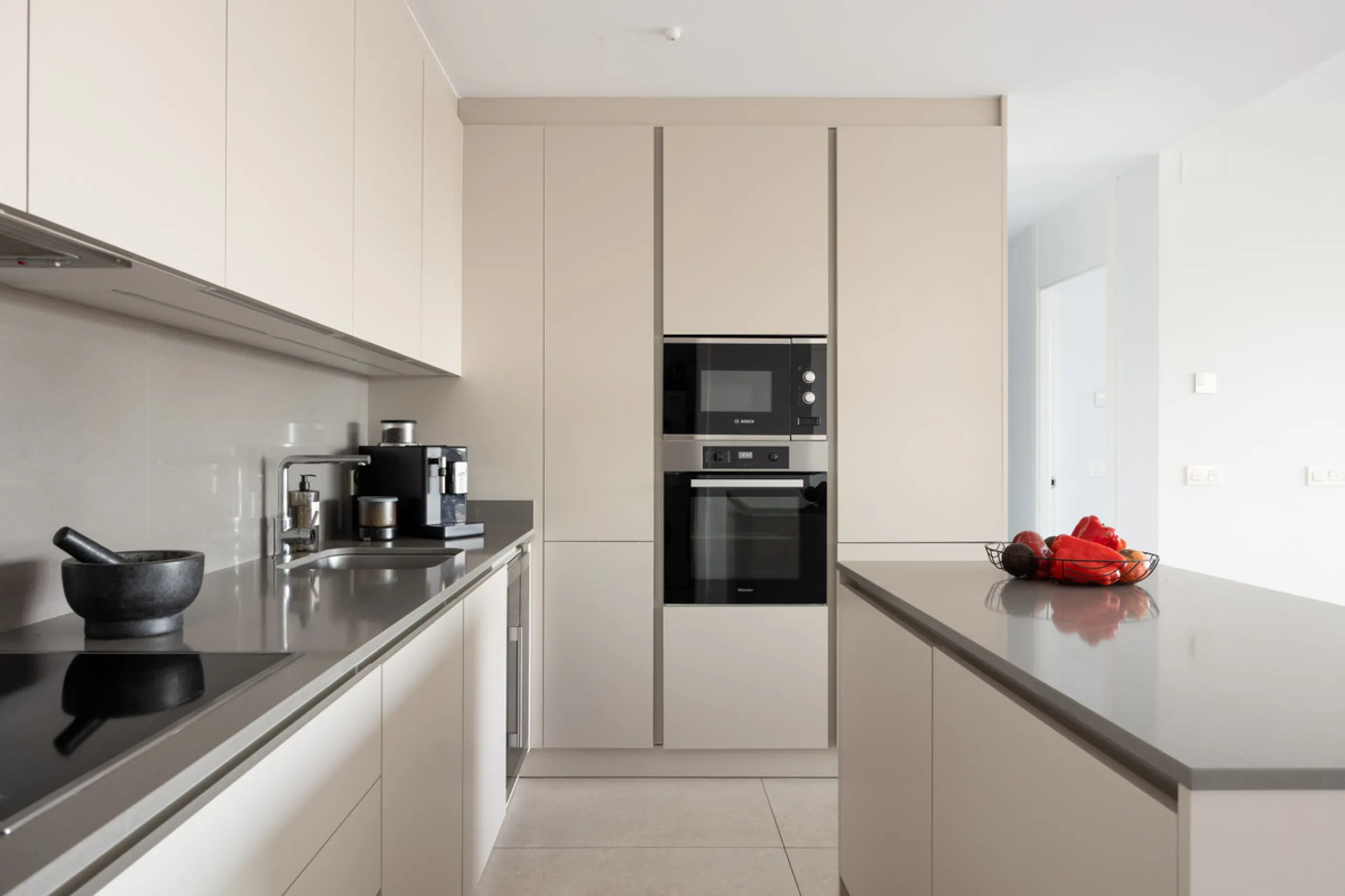 This beautifully designed two-bedroom, two-bathroom apartment offers a harmonious blend of comfort and sophistication in one of the most sought-after areas of the Golf Valley. Located in Urbanization Aqualina wiith 112 m² of interior living space and a ge