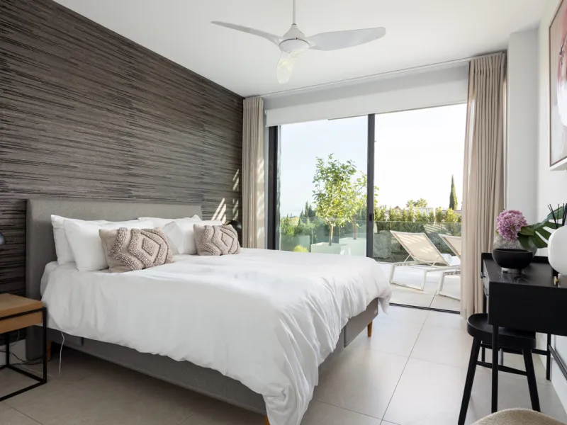 This beautifully designed two-bedroom, two-bathroom apartment offers a harmonious blend of comfort and sophistication in one of the most sought-after areas of the Golf Valley. Located in Urbanization Aqualina wiith 112 m² of interior living space and a ge