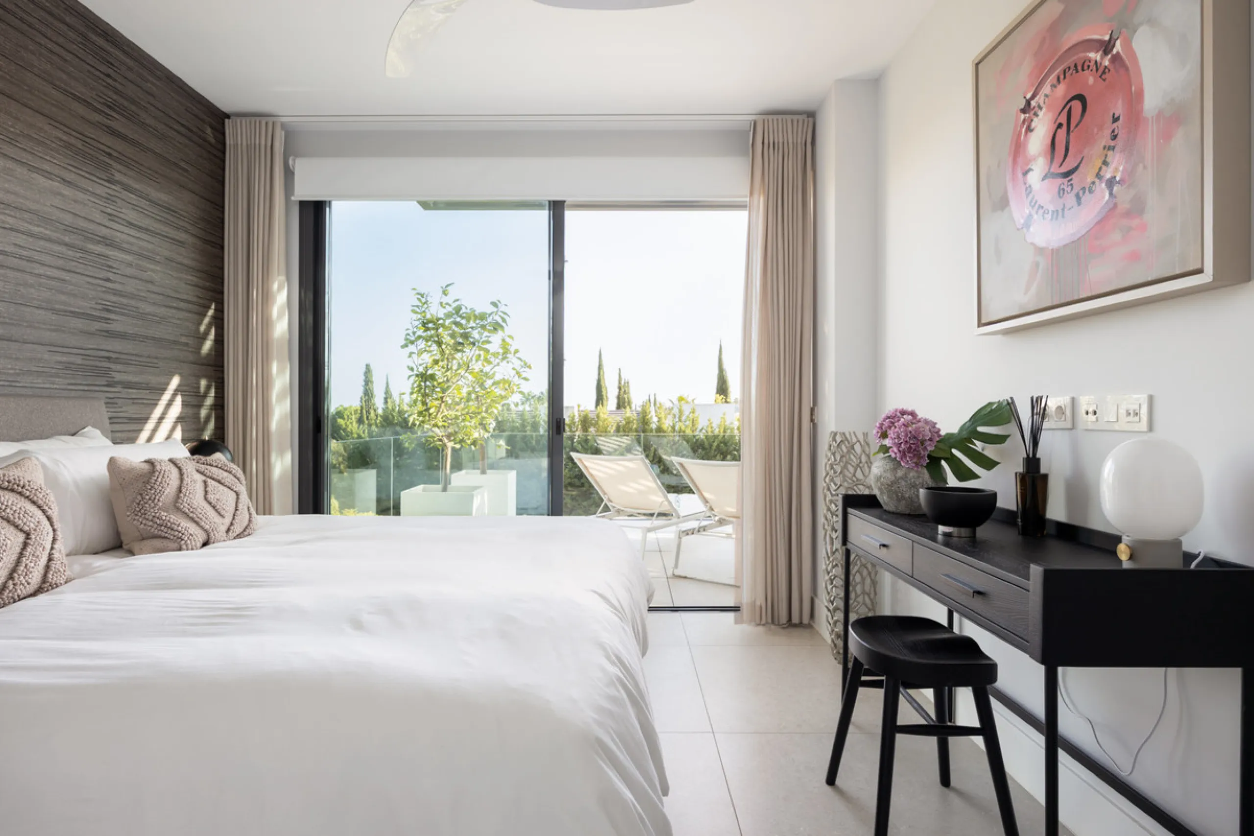 This beautifully designed two-bedroom, two-bathroom apartment offers a harmonious blend of comfort and sophistication in one of the most sought-after areas of the Golf Valley. Located in Urbanization Aqualina wiith 112 m² of interior living space and a ge