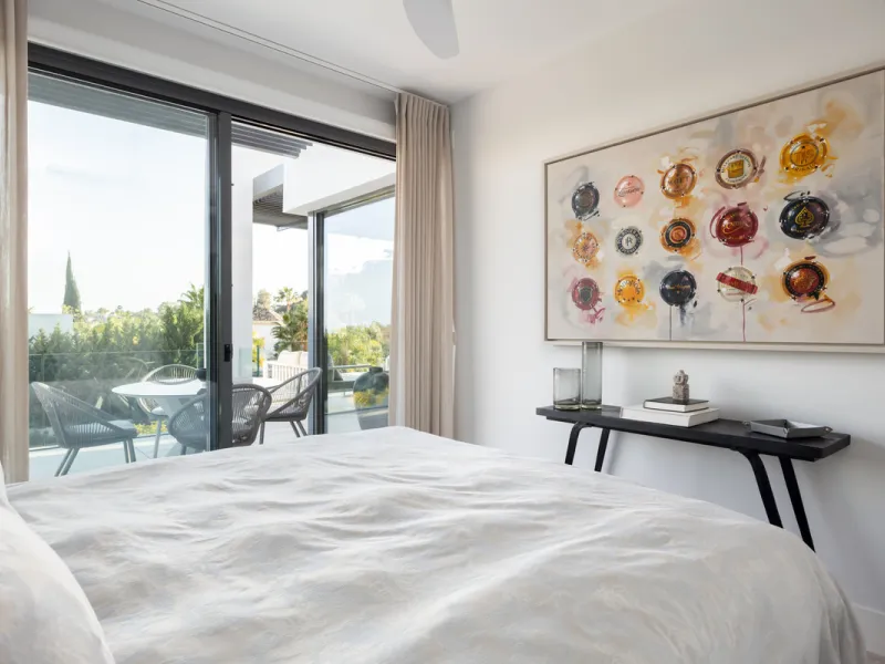 This beautifully designed two-bedroom, two-bathroom apartment offers a harmonious blend of comfort and sophistication in one of the most sought-after areas of the Golf Valley. Located in Urbanization Aqualina wiith 112 m² of interior living space and a ge