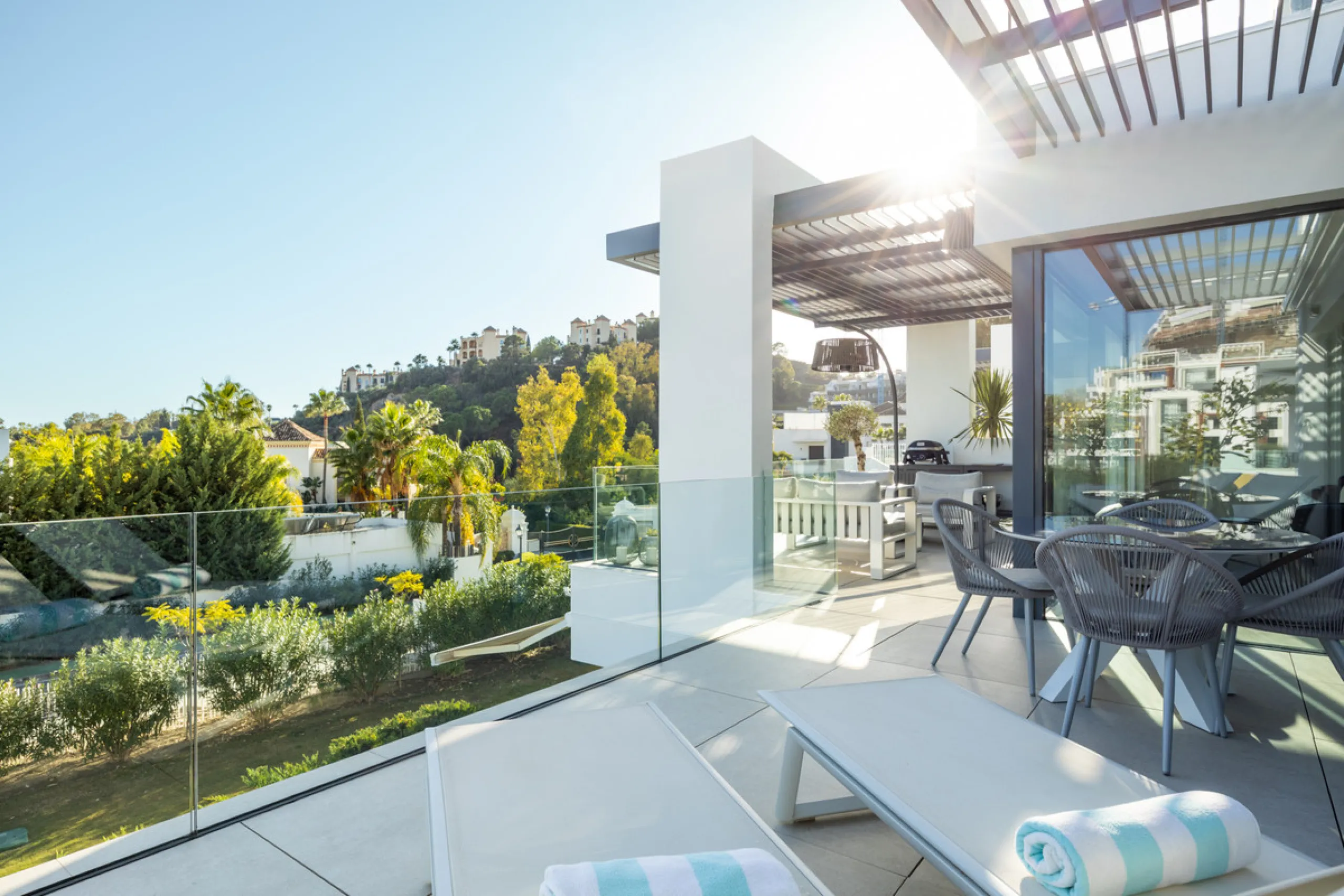 This beautifully designed two-bedroom, two-bathroom apartment offers a harmonious blend of comfort and sophistication in one of the most sought-after areas of the Golf Valley. Located in Urbanization Aqualina wiith 112 m² of interior living space and a ge