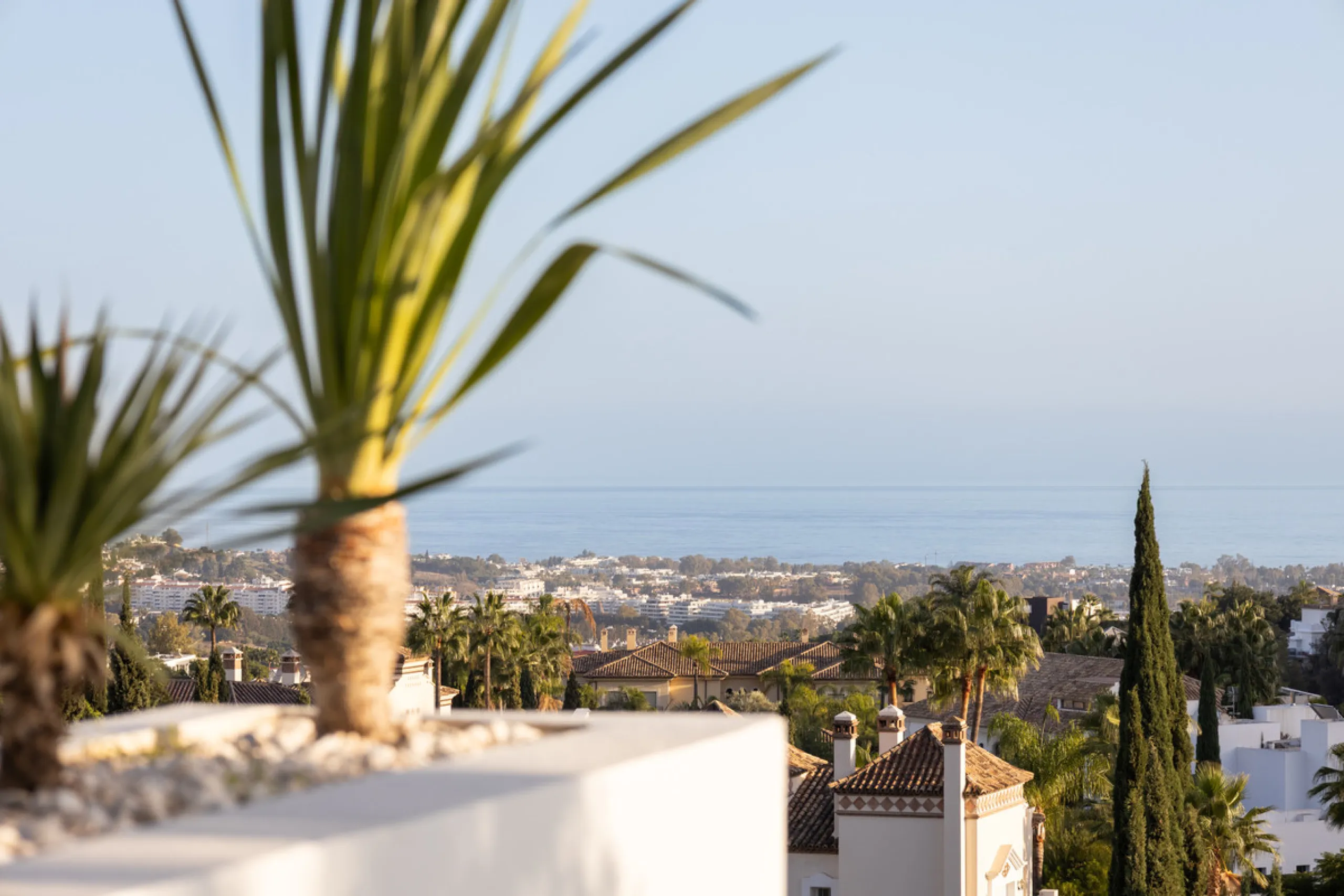 This beautifully designed two-bedroom, two-bathroom apartment offers a harmonious blend of comfort and sophistication in one of the most sought-after areas of the Golf Valley. Located in Urbanization Aqualina wiith 112 m² of interior living space and a ge