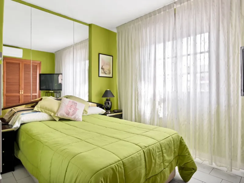 A very well presented and spacious 5 bedroom /4 bathroom apartment in the heart of  beautiful Benahavis.