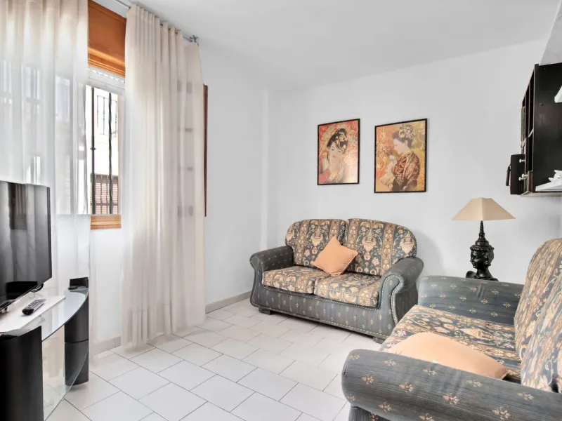 A very well presented and spacious 5 bedroom /4 bathroom apartment in the heart of  beautiful Benahavis.