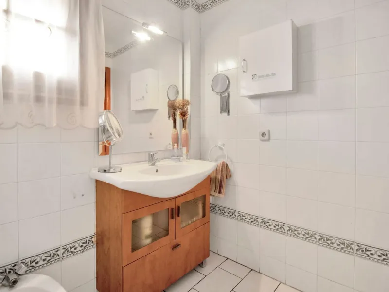 A very well presented and spacious 5 bedroom /4 bathroom apartment in the heart of  beautiful Benahavis.