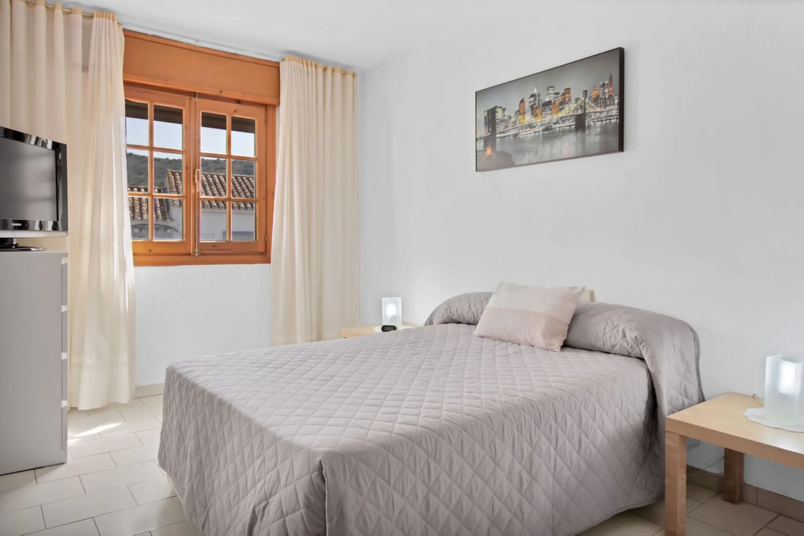 A very well presented and spacious 5 bedroom /4 bathroom apartment in the heart of  beautiful Benahavis.