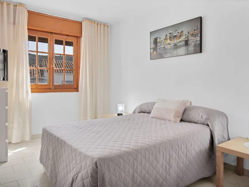 A very well presented and spacious 5 bedroom /4 bathroom apartment in the heart of  beautiful Benahavis.