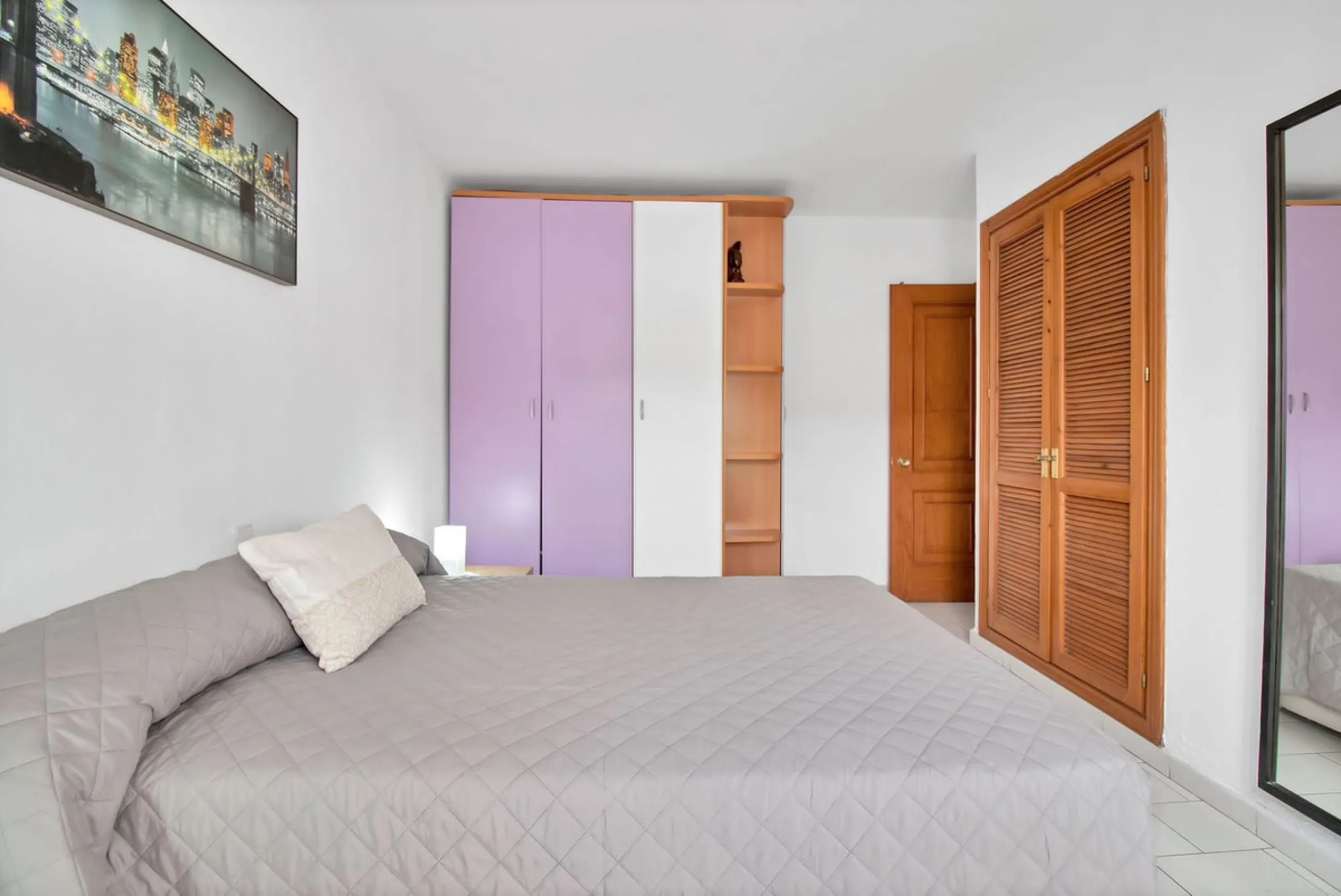 A very well presented and spacious 5 bedroom /4 bathroom apartment in the heart of  beautiful Benahavis.