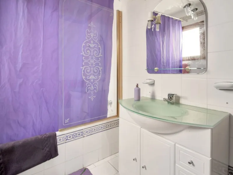 A very well presented and spacious 5 bedroom /4 bathroom apartment in the heart of  beautiful Benahavis.