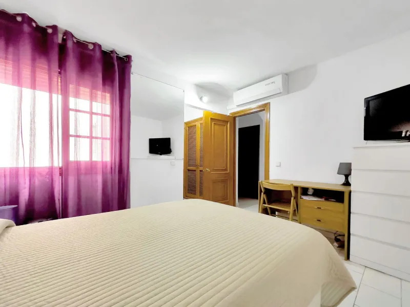 A very well presented and spacious 5 bedroom /4 bathroom apartment in the heart of  beautiful Benahavis.