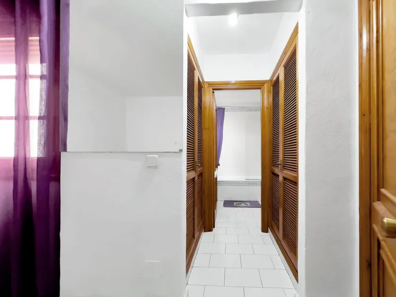 A very well presented and spacious 5 bedroom /4 bathroom apartment in the heart of  beautiful Benahavis.