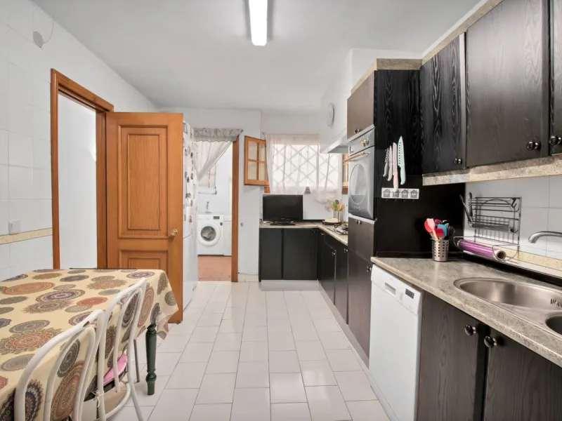 A very well presented and spacious 5 bedroom /4 bathroom apartment in the heart of  beautiful Benahavis.