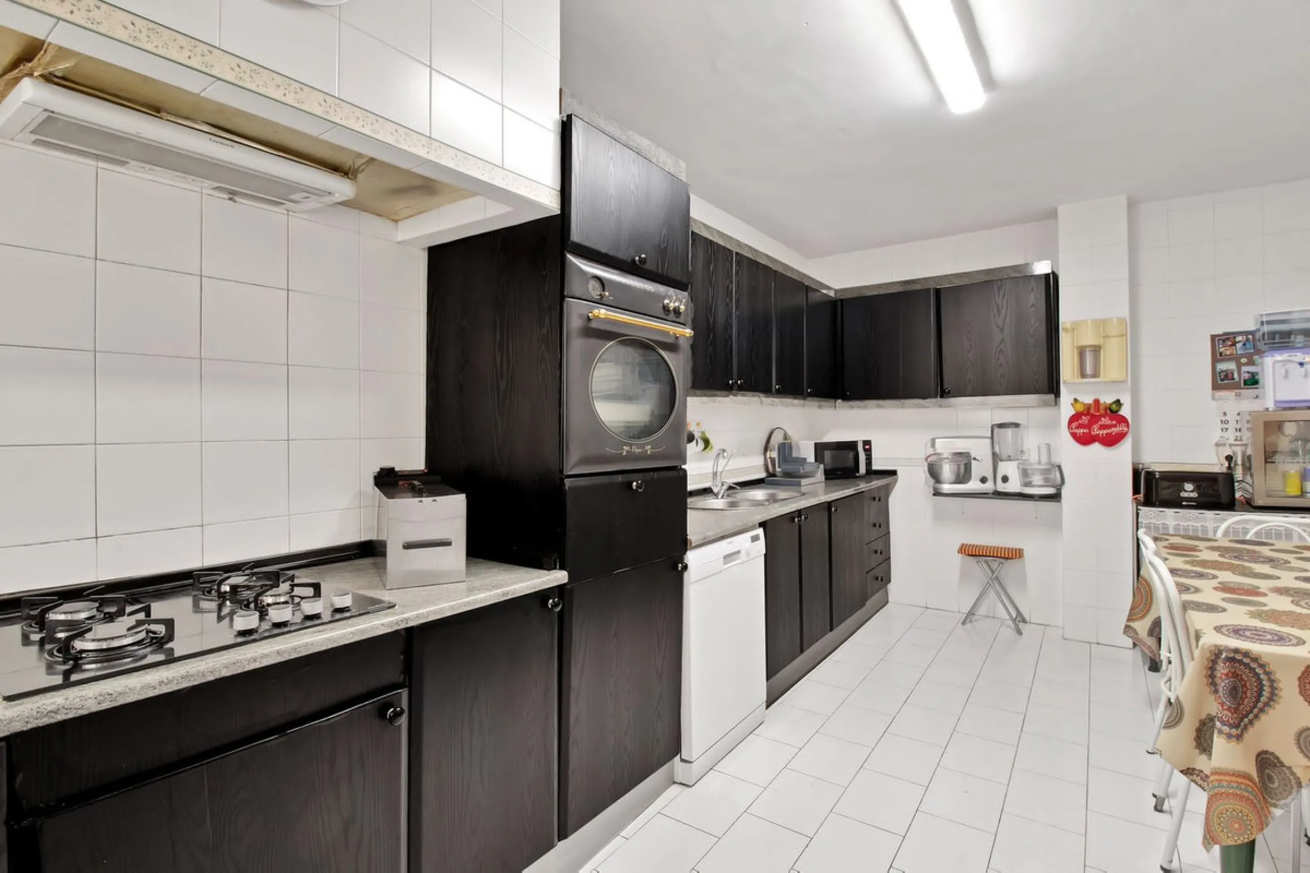 A very well presented and spacious 5 bedroom /4 bathroom apartment in the heart of  beautiful Benahavis.