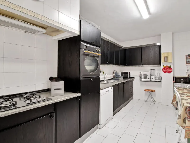 A very well presented and spacious 5 bedroom /4 bathroom apartment in the heart of  beautiful Benahavis.