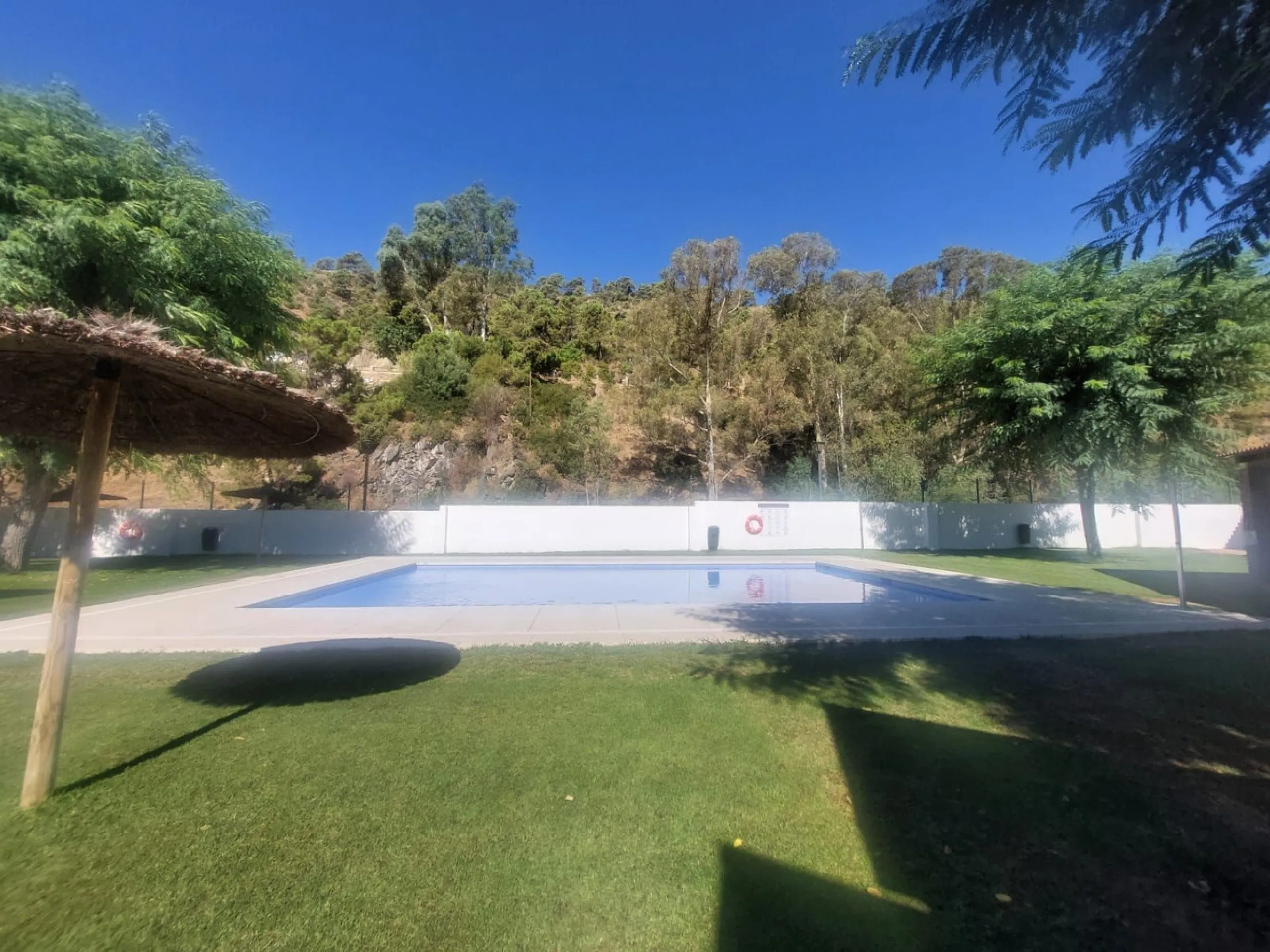 A very well presented and spacious 5 bedroom /4 bathroom apartment in the heart of  beautiful Benahavis.