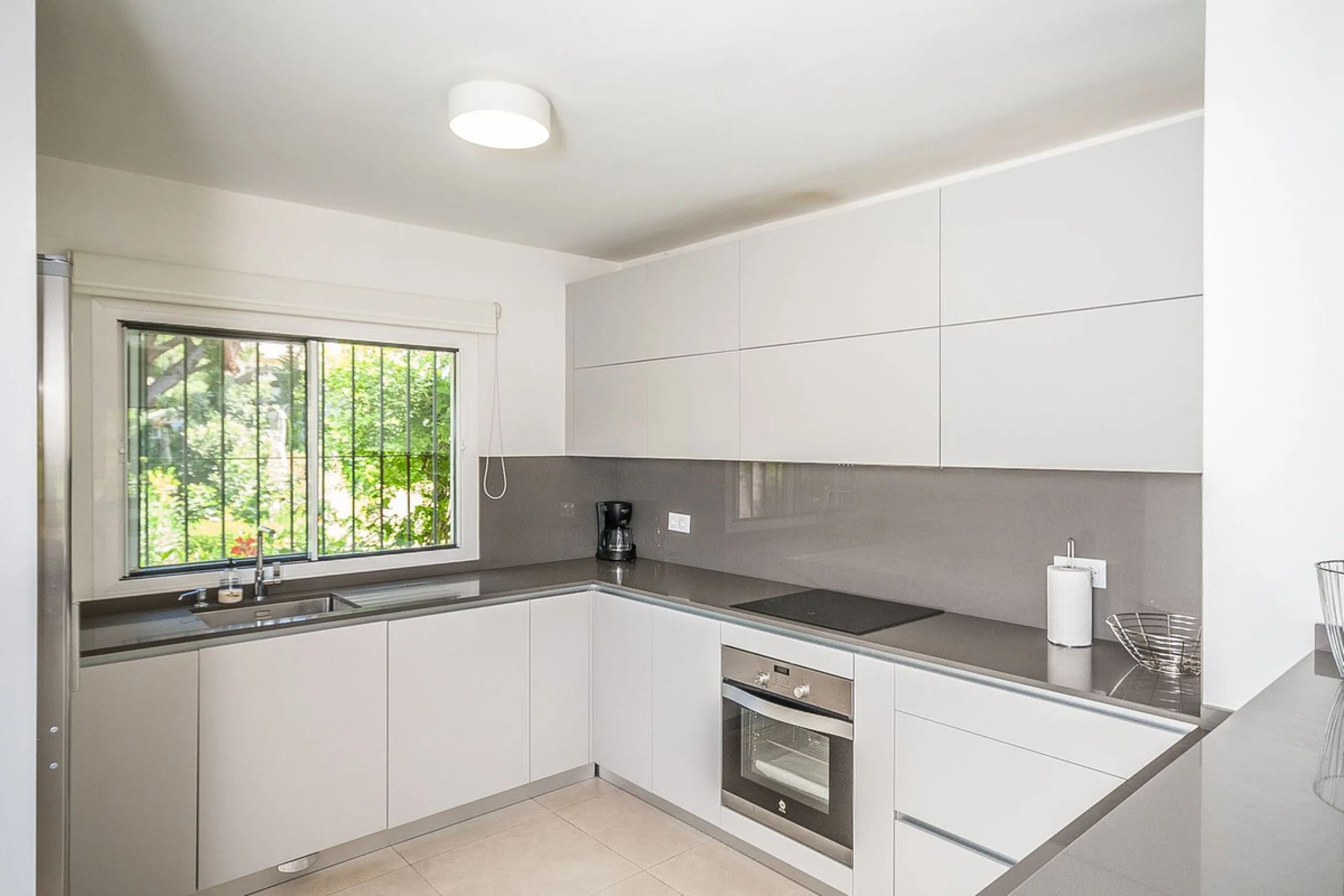 Discover your dream home in this beautifully designed one-level residence, bathed in natural light and featuring direct access to a stunning pool. With five spacious bedrooms and three modern bathrooms, this property is perfect for families or as a lucrat