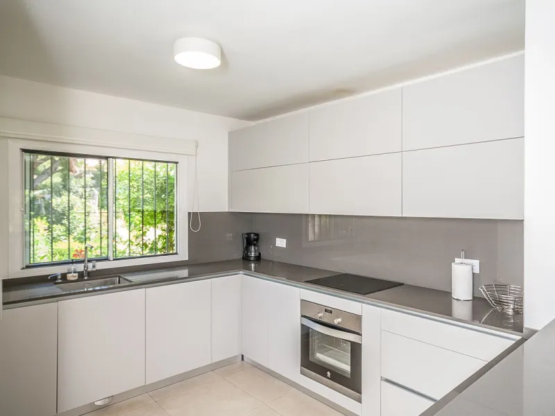 Discover your dream home in this beautifully designed one-level residence, bathed in natural light and featuring direct access to a stunning pool. With five spacious bedrooms and three modern bathrooms, this property is perfect for families or as a lucrat