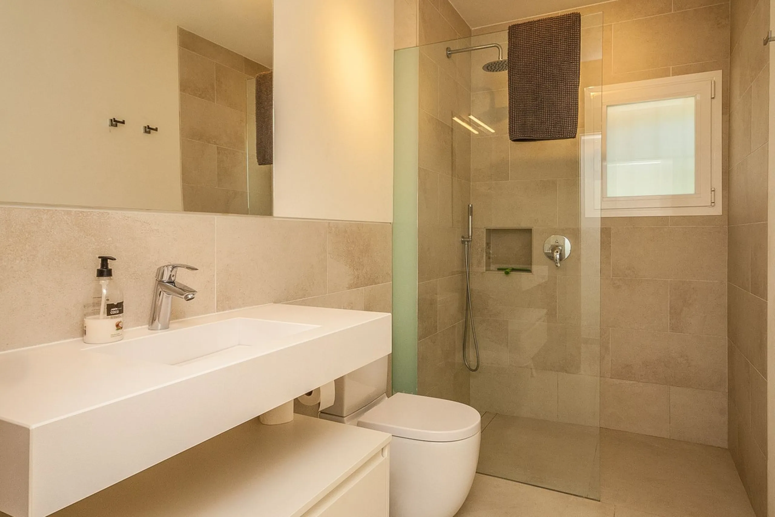 Discover your dream home in this beautifully designed one-level residence, bathed in natural light and featuring direct access to a stunning pool. With five spacious bedrooms and three modern bathrooms, this property is perfect for families or as a lucrat