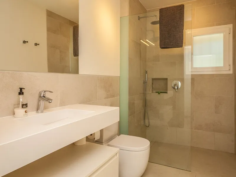 Discover your dream home in this beautifully designed one-level residence, bathed in natural light and featuring direct access to a stunning pool. With five spacious bedrooms and three modern bathrooms, this property is perfect for families or as a lucrat