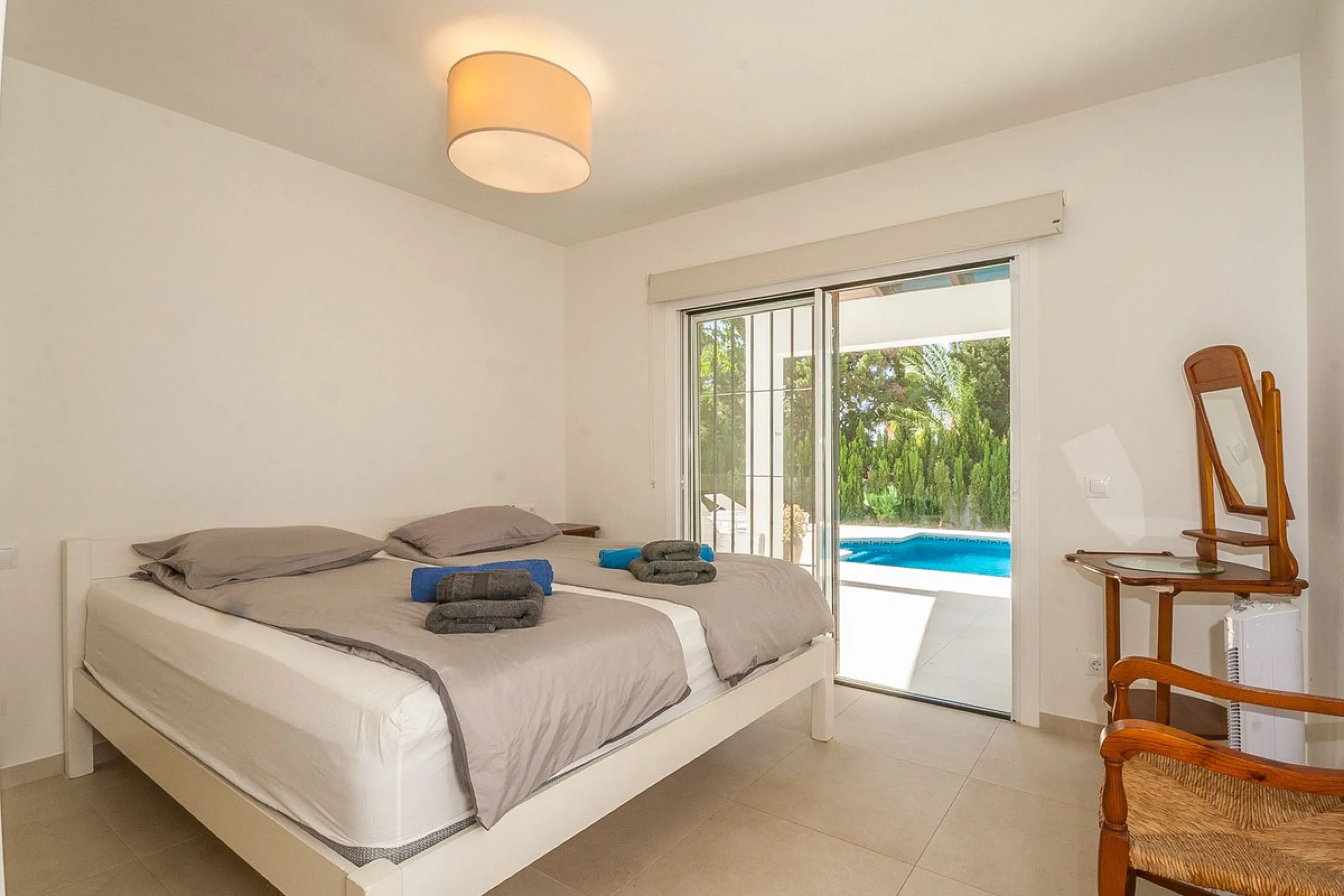 Discover your dream home in this beautifully designed one-level residence, bathed in natural light and featuring direct access to a stunning pool. With five spacious bedrooms and three modern bathrooms, this property is perfect for families or as a lucrat