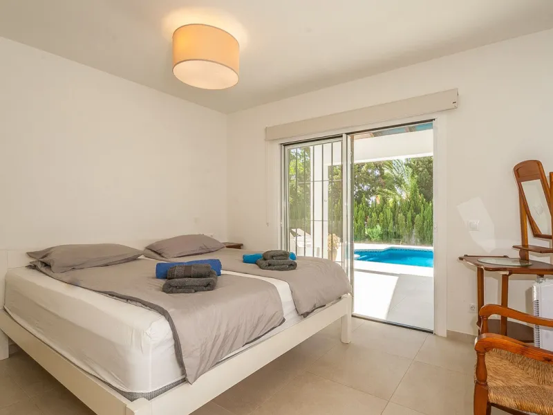 Discover your dream home in this beautifully designed one-level residence, bathed in natural light and featuring direct access to a stunning pool. With five spacious bedrooms and three modern bathrooms, this property is perfect for families or as a lucrat
