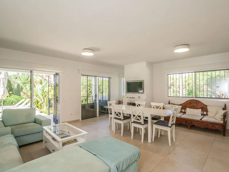 Discover your dream home in this beautifully designed one-level residence, bathed in natural light and featuring direct access to a stunning pool. With five spacious bedrooms and three modern bathrooms, this property is perfect for families or as a lucrat