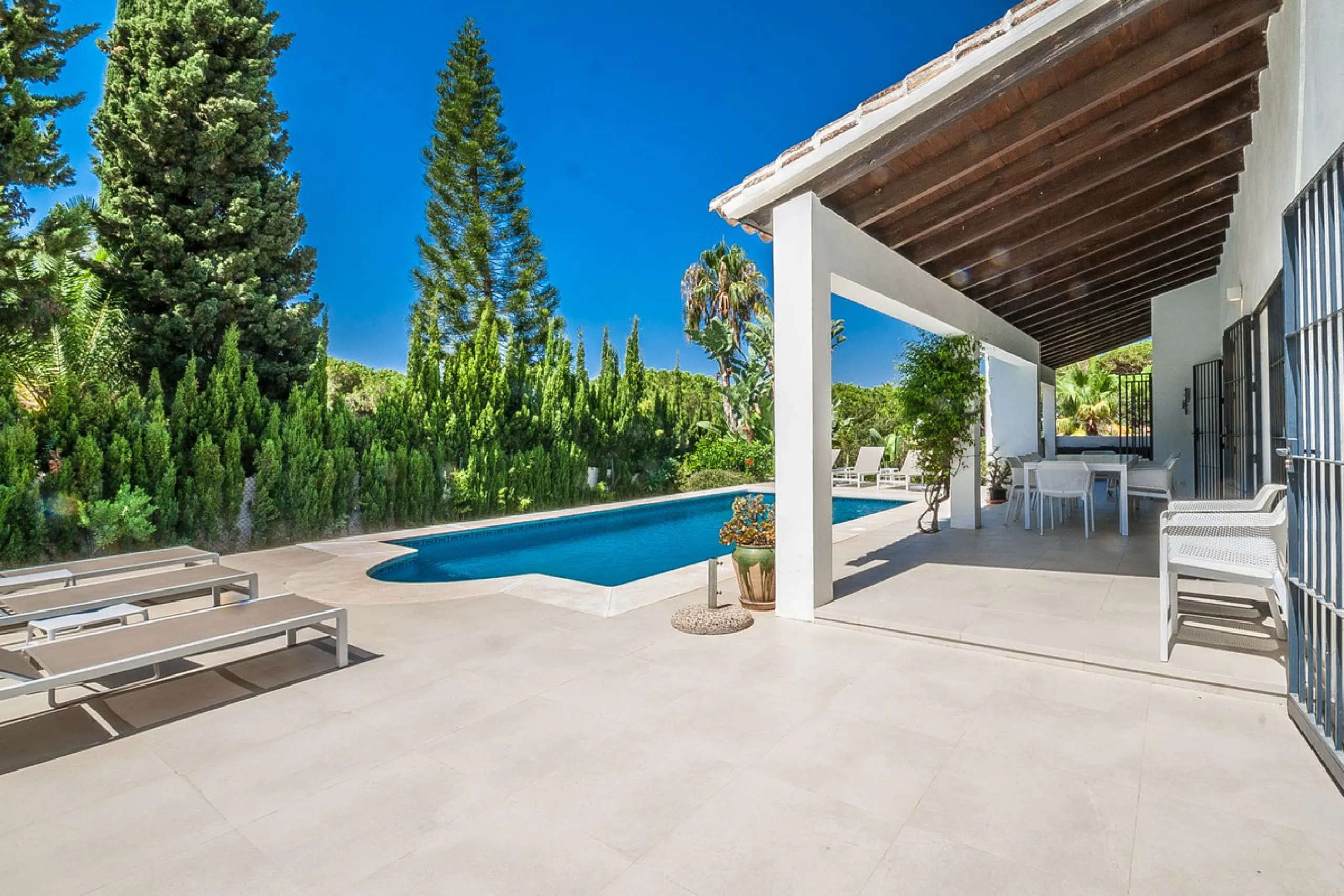 Discover your dream home in this beautifully designed one-level residence, bathed in natural light and featuring direct access to a stunning pool. With five spacious bedrooms and three modern bathrooms, this property is perfect for families or as a lucrat