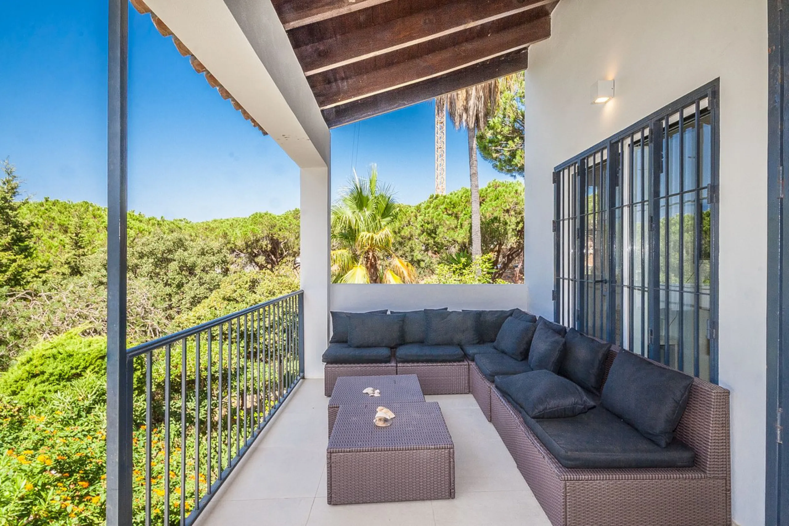 Discover your dream home in this beautifully designed one-level residence, bathed in natural light and featuring direct access to a stunning pool. With five spacious bedrooms and three modern bathrooms, this property is perfect for families or as a lucrat