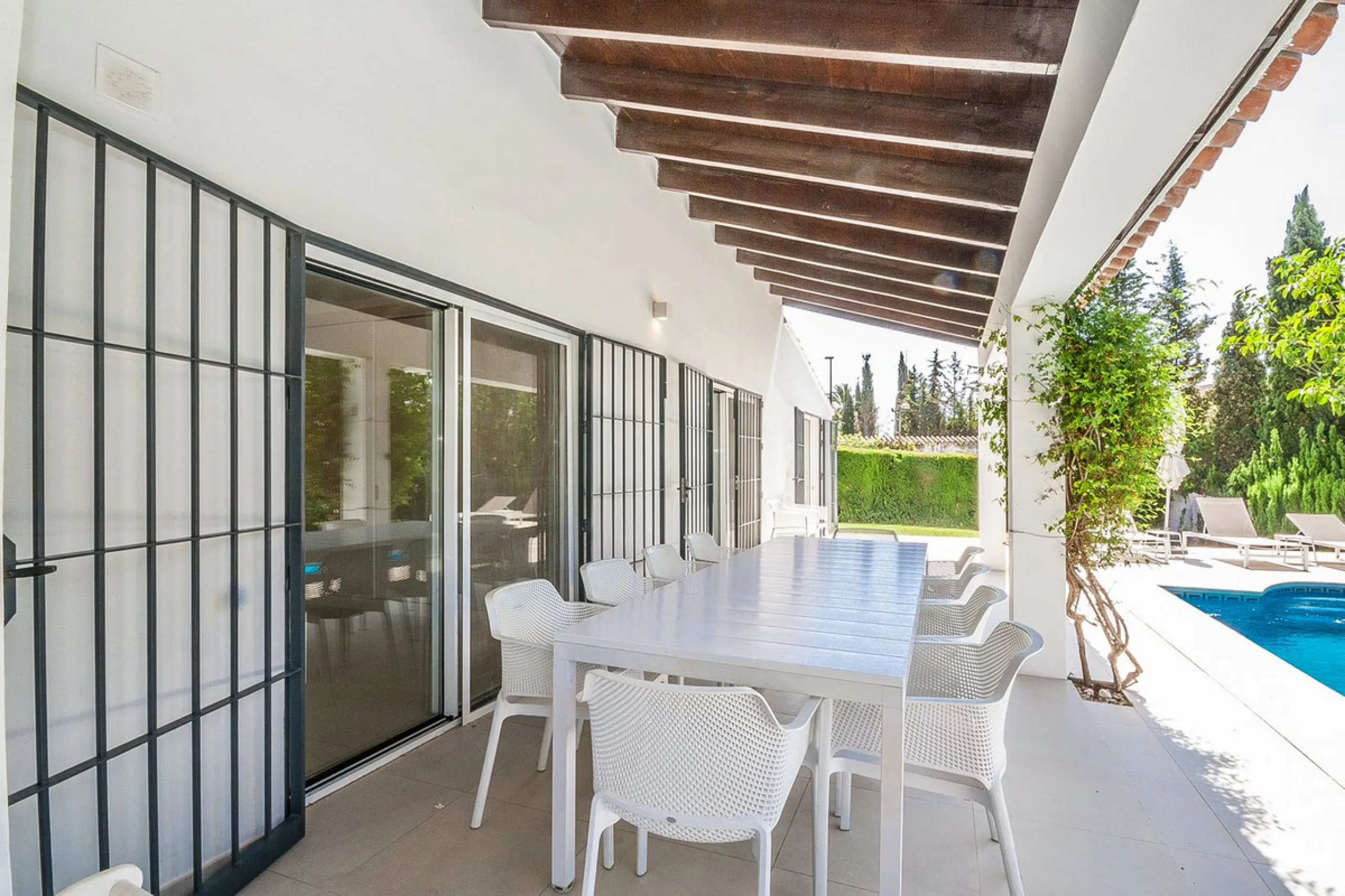 Discover your dream home in this beautifully designed one-level residence, bathed in natural light and featuring direct access to a stunning pool. With five spacious bedrooms and three modern bathrooms, this property is perfect for families or as a lucrat