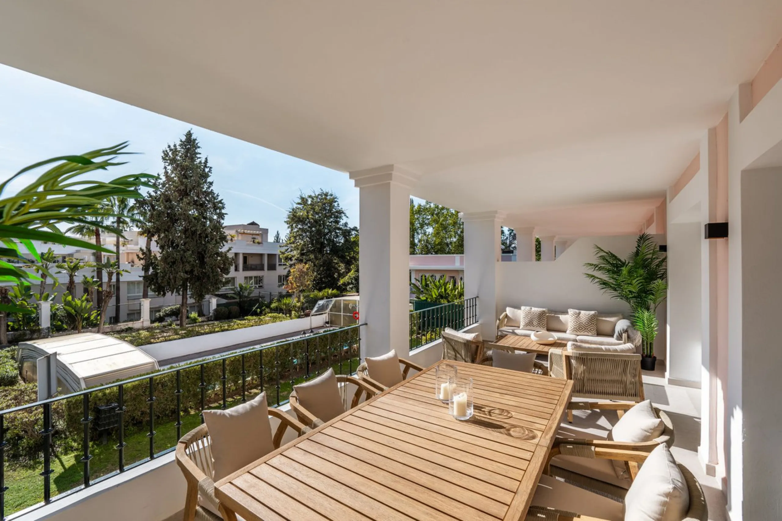 This is a refined duplex penthouse set within the gated community of Aloha Gardens in Nueva Andalucía. This property presents a well-balanced combination of modern design and a prime location in one of Marbella's most established areas. The main floor is 