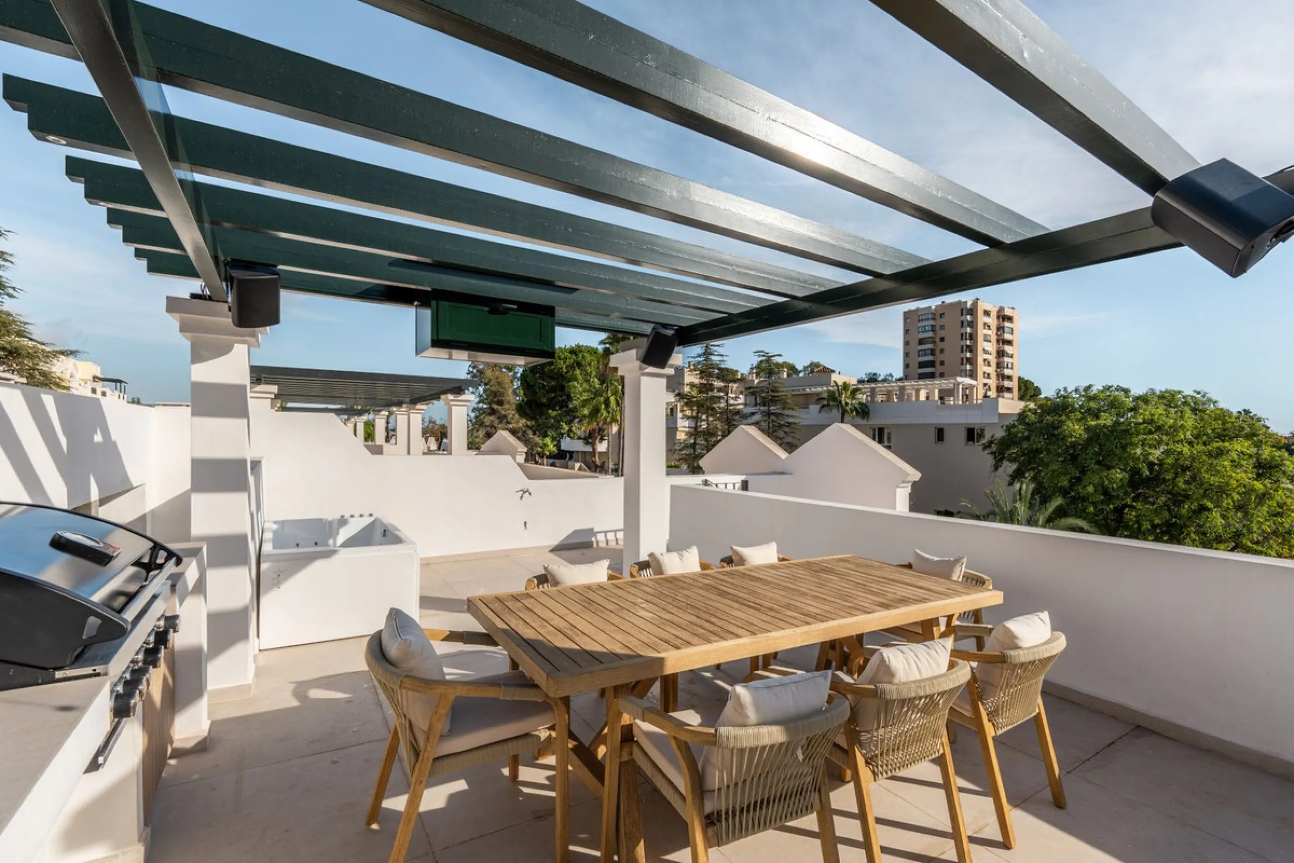 This is a refined duplex penthouse set within the gated community of Aloha Gardens in Nueva Andalucía. This property presents a well-balanced combination of modern design and a prime location in one of Marbella's most established areas. The main floor is 
