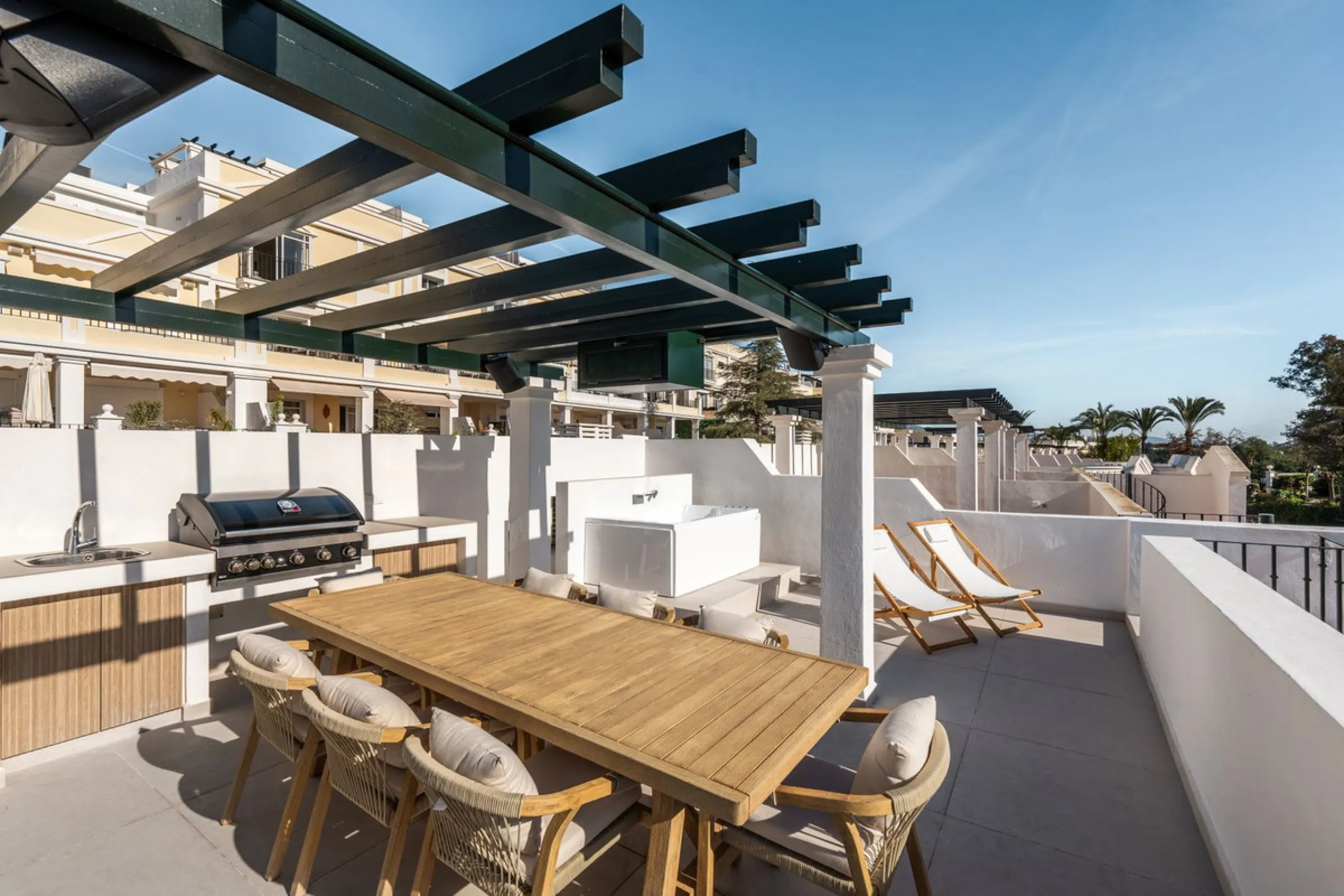 This is a refined duplex penthouse set within the gated community of Aloha Gardens in Nueva Andalucía. This property presents a well-balanced combination of modern design and a prime location in one of Marbella's most established areas. The main floor is 