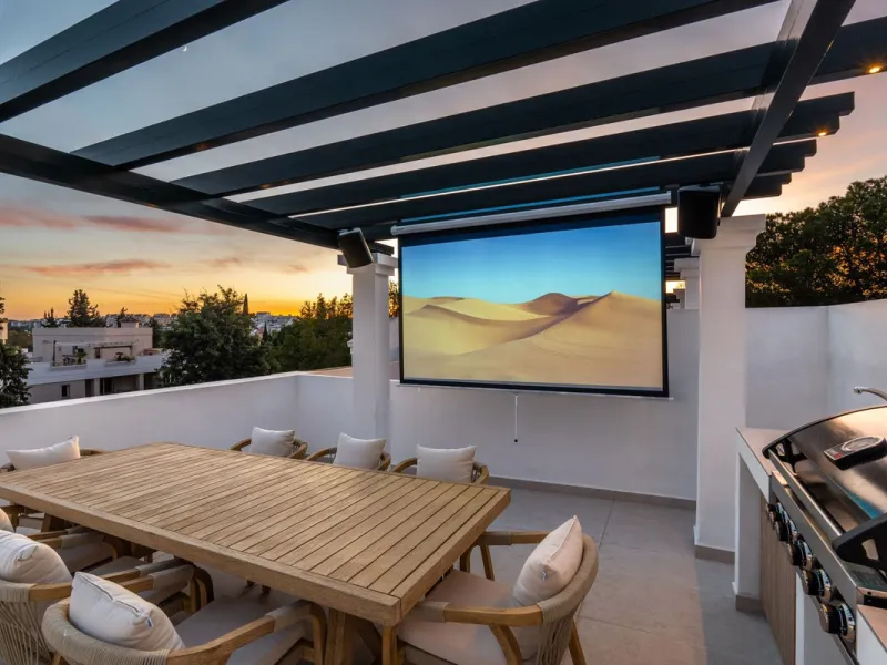 This is a refined duplex penthouse set within the gated community of Aloha Gardens in Nueva Andalucía. This property presents a well-balanced combination of modern design and a prime location in one of Marbella's most established areas. The main floor is 