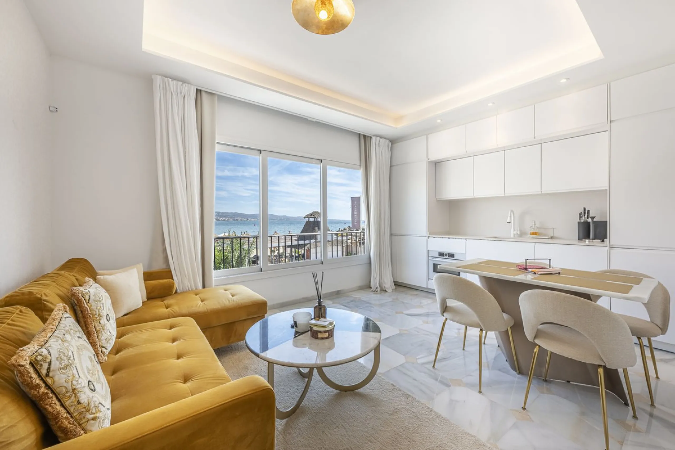 Apartment - Top Floor Apartment в продаже в Marbella, Málaga. В доме 2 спален и 2 ванных комнат. Площадь дома 64 м²