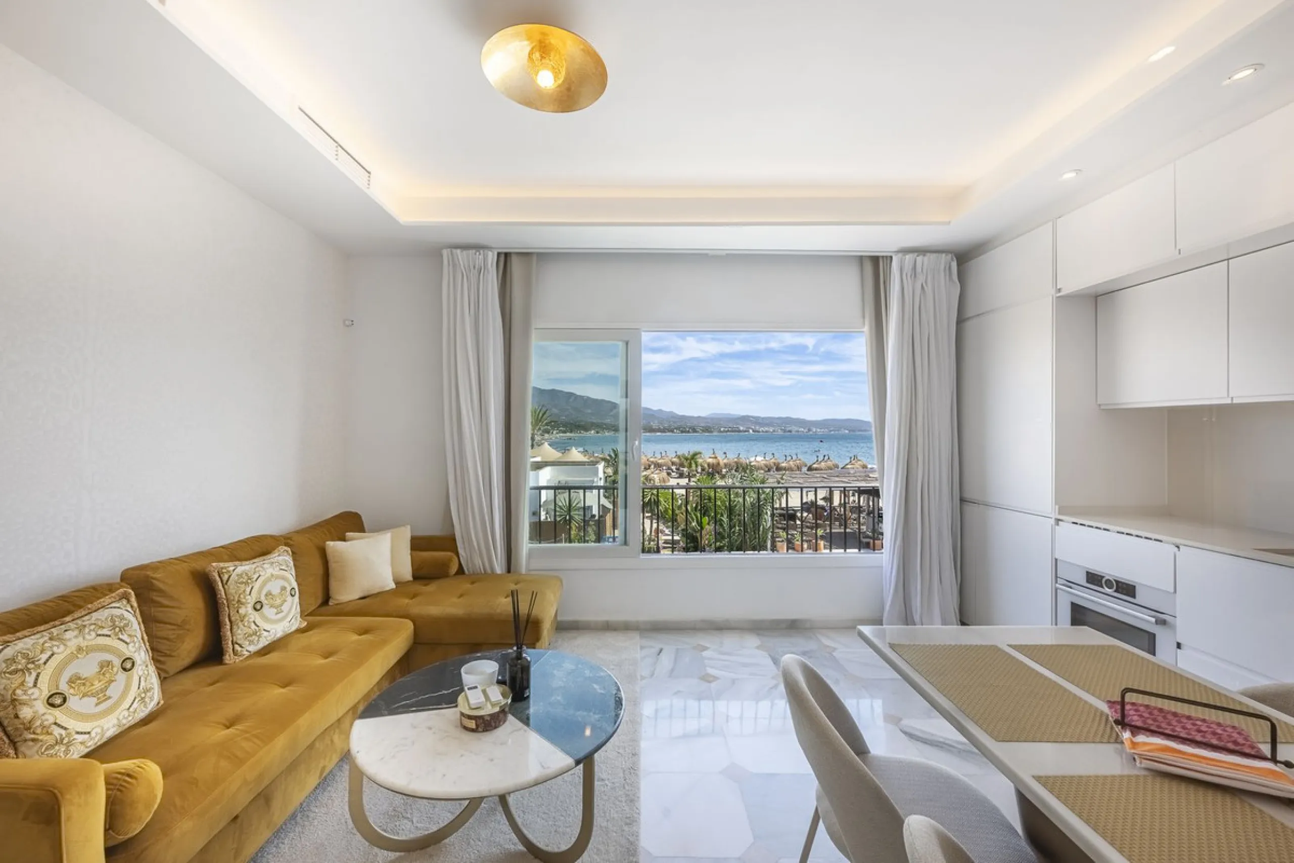 Apartment - Top Floor Apartment в продаже в Marbella, Málaga. В доме 2 спален и 2 ванных комнат. Площадь дома 64 м²