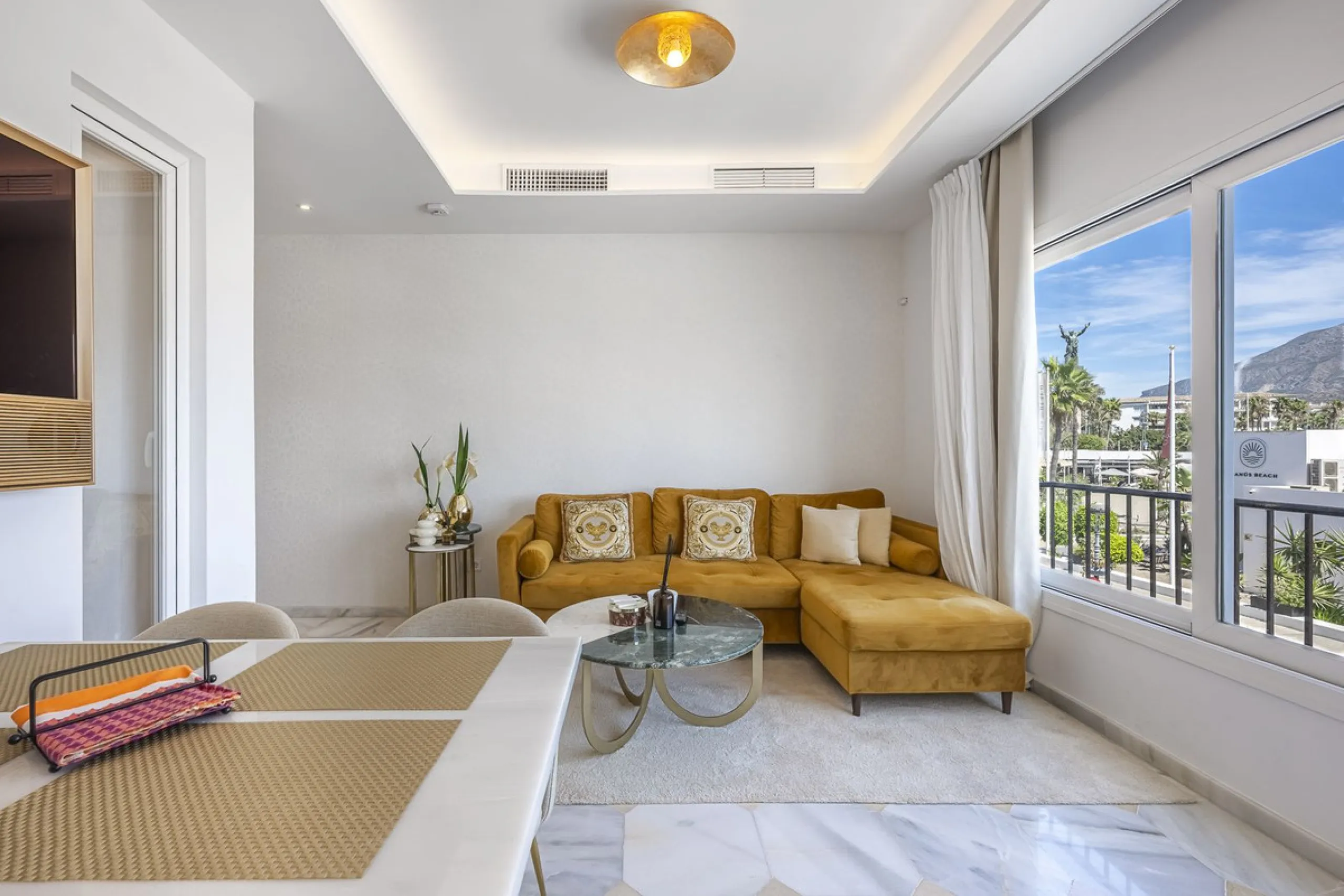 Apartment - Top Floor Apartment в продаже в Marbella, Málaga. В доме 2 спален и 2 ванных комнат. Площадь дома 64 м²