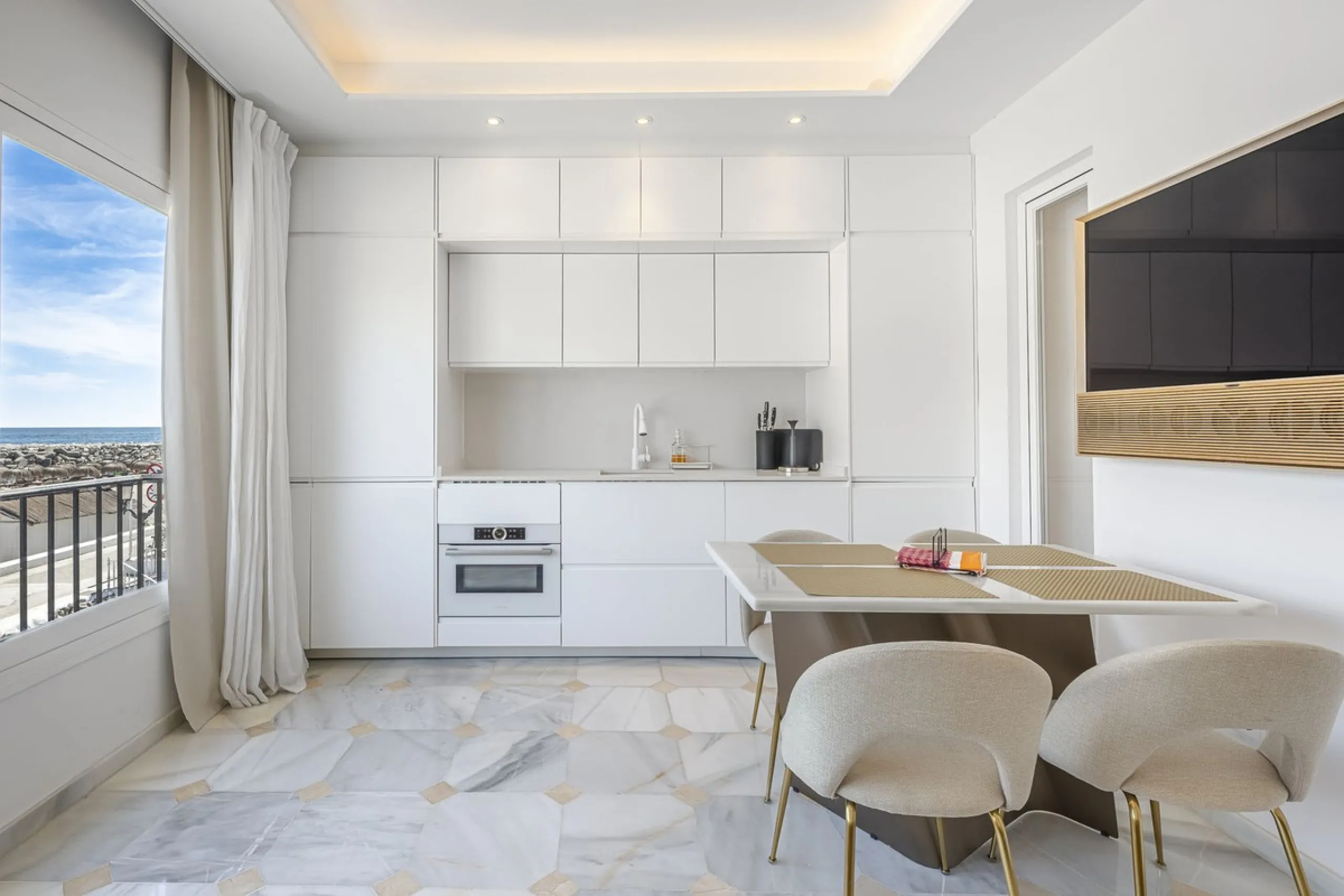 Apartment - Top Floor Apartment в продаже в Marbella, Málaga. В доме 2 спален и 2 ванных комнат. Площадь дома 64 м²