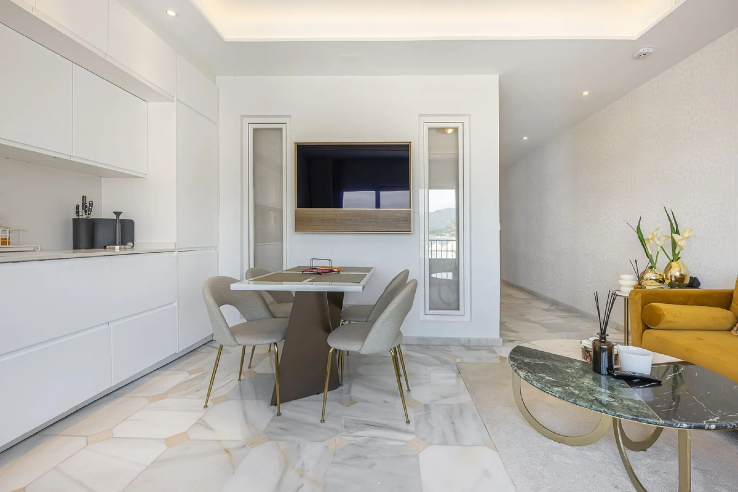 Apartment - Top Floor Apartment в продаже в Marbella, Málaga. В доме 2 спален и 2 ванных комнат. Площадь дома 64 м²
