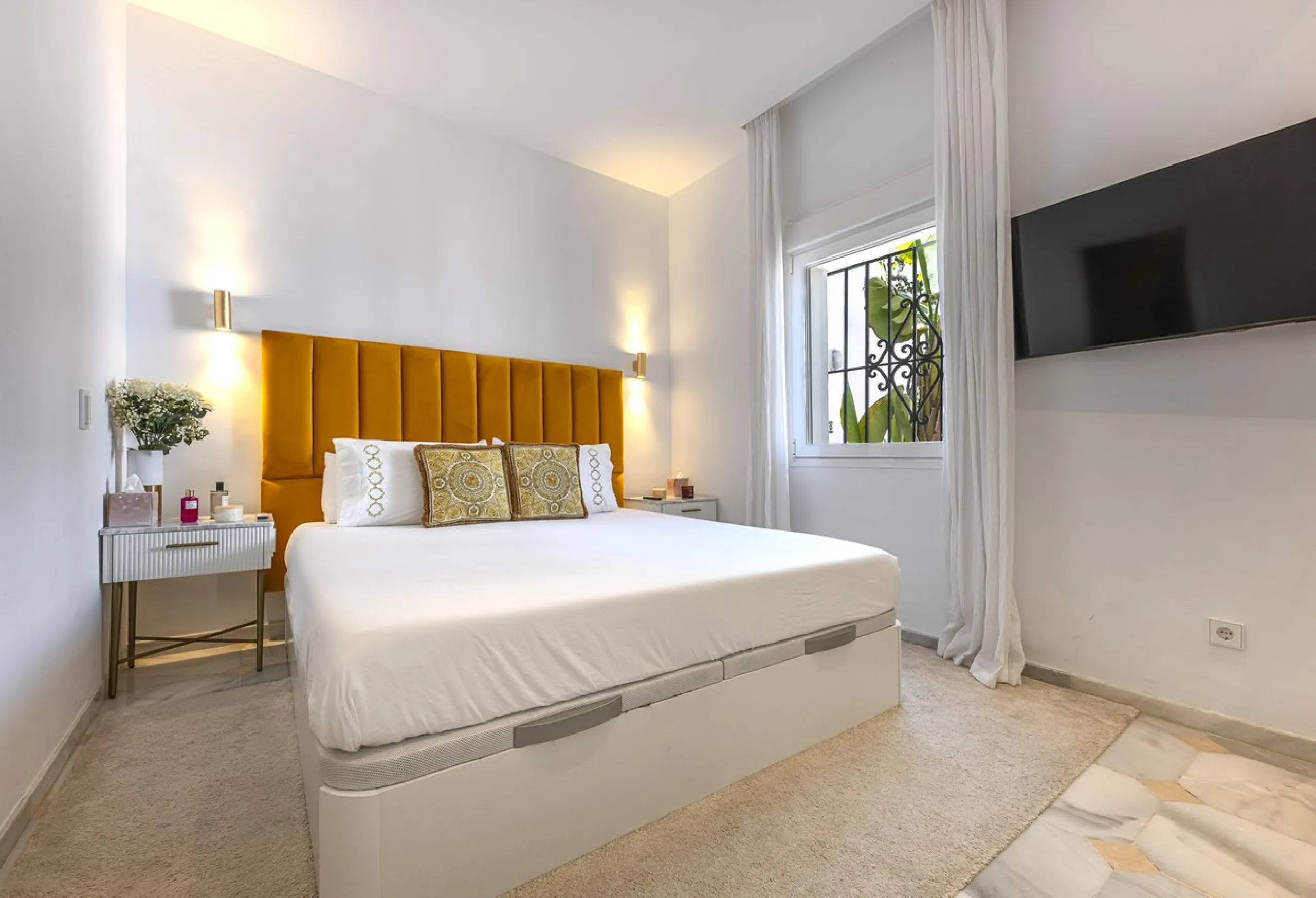 Apartment - Top Floor Apartment в продаже в Marbella, Málaga. В доме 2 спален и 2 ванных комнат. Площадь дома 64 м²