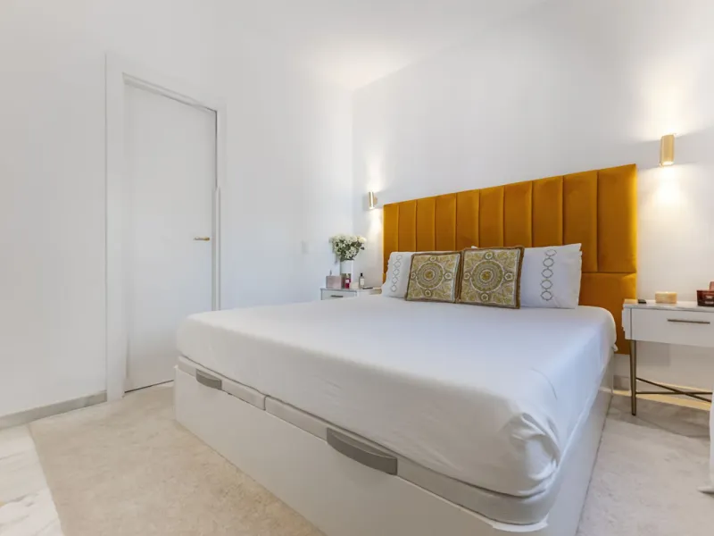 Apartment - Top Floor Apartment в продаже в Marbella, Málaga. В доме 2 спален и 2 ванных комнат. Площадь дома 64 м²