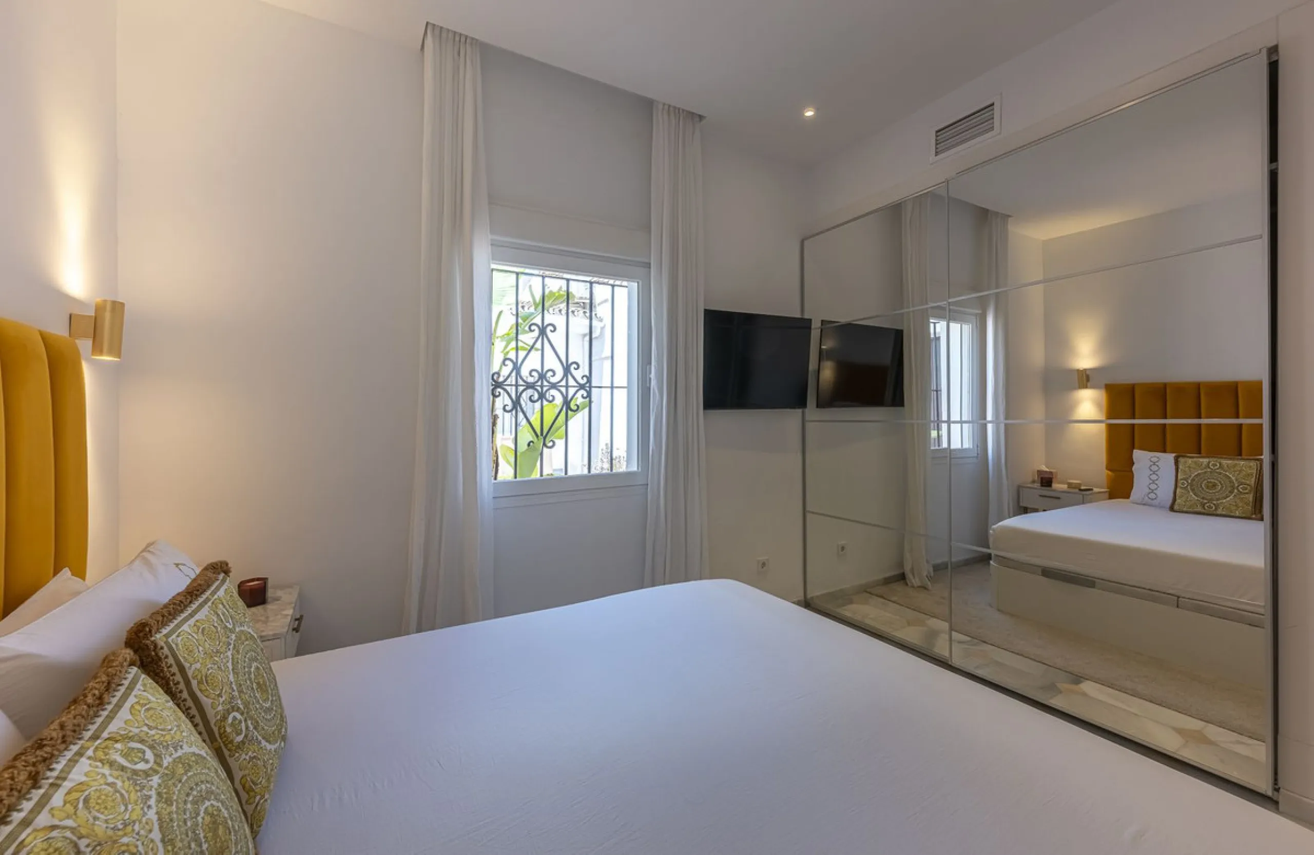 Apartment - Top Floor Apartment в продаже в Marbella, Málaga. В доме 2 спален и 2 ванных комнат. Площадь дома 64 м²