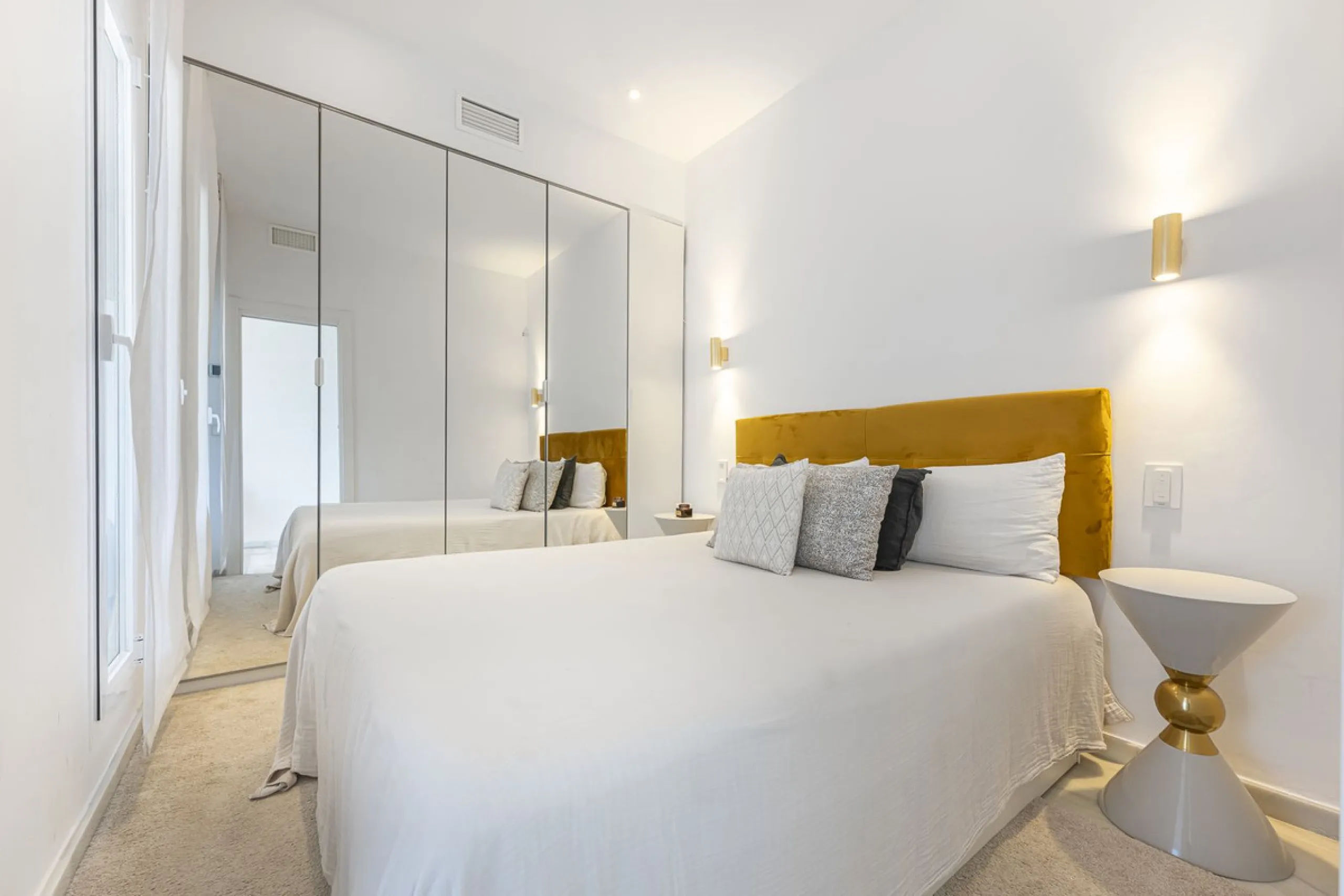 Apartment - Top Floor Apartment в продаже в Marbella, Málaga. В доме 2 спален и 2 ванных комнат. Площадь дома 64 м²