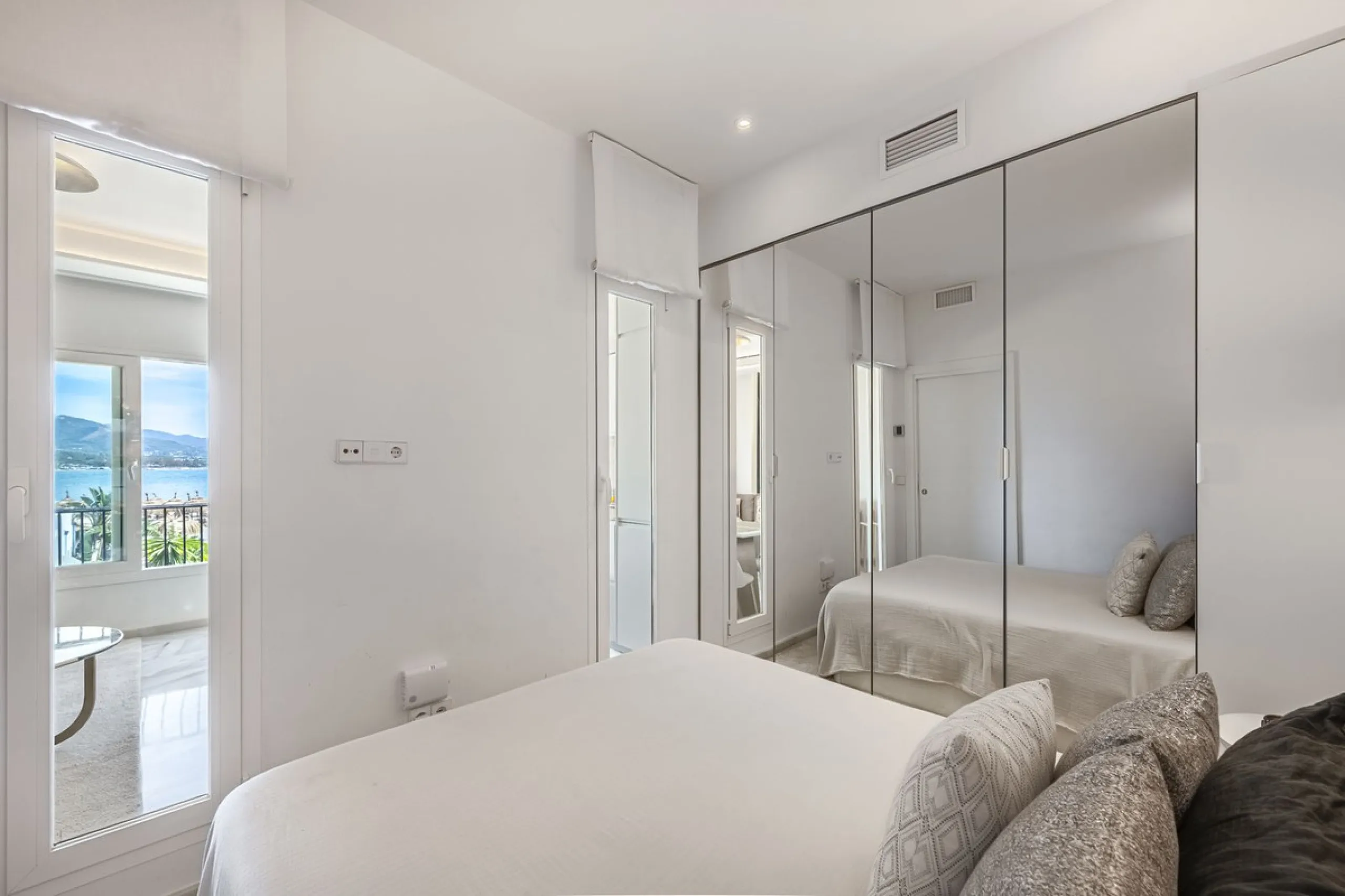 Apartment - Top Floor Apartment в продаже в Marbella, Málaga. В доме 2 спален и 2 ванных комнат. Площадь дома 64 м²