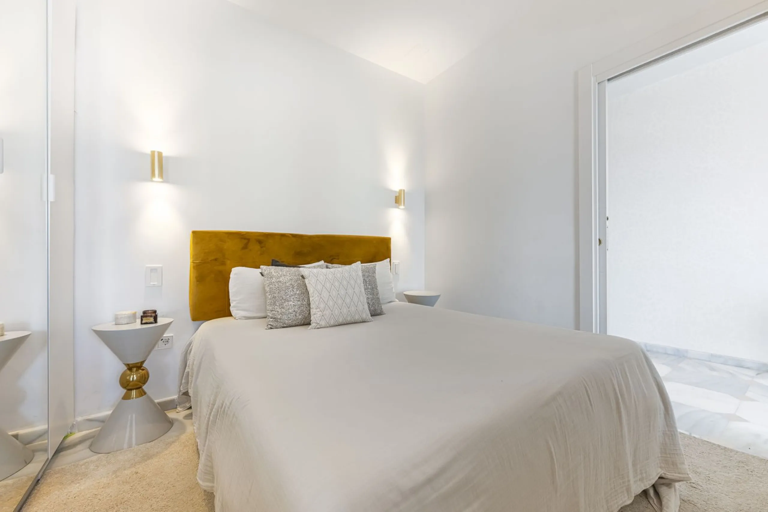 Apartment - Top Floor Apartment в продаже в Marbella, Málaga. В доме 2 спален и 2 ванных комнат. Площадь дома 64 м²