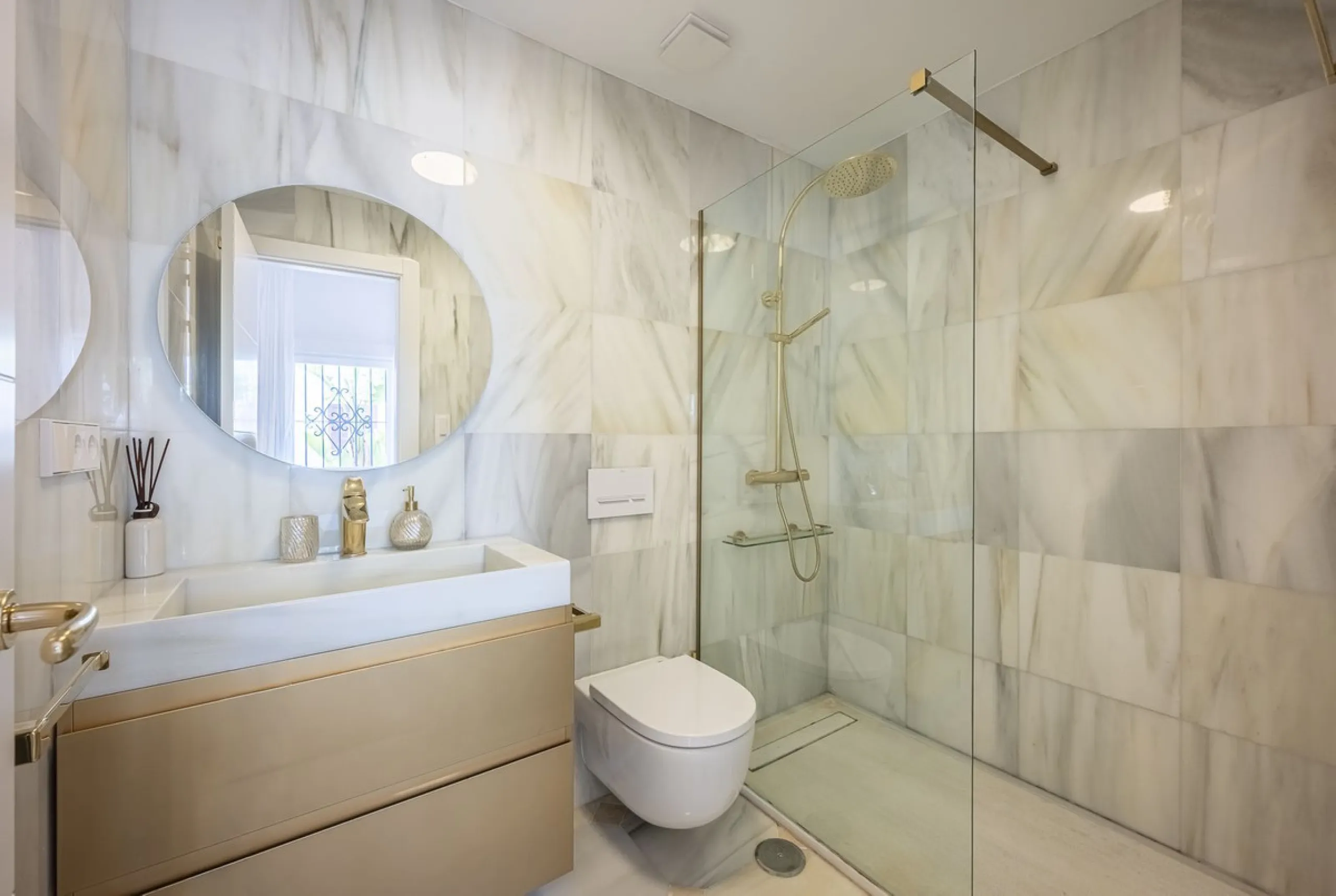 Apartment - Top Floor Apartment в продаже в Marbella, Málaga. В доме 2 спален и 2 ванных комнат. Площадь дома 64 м²