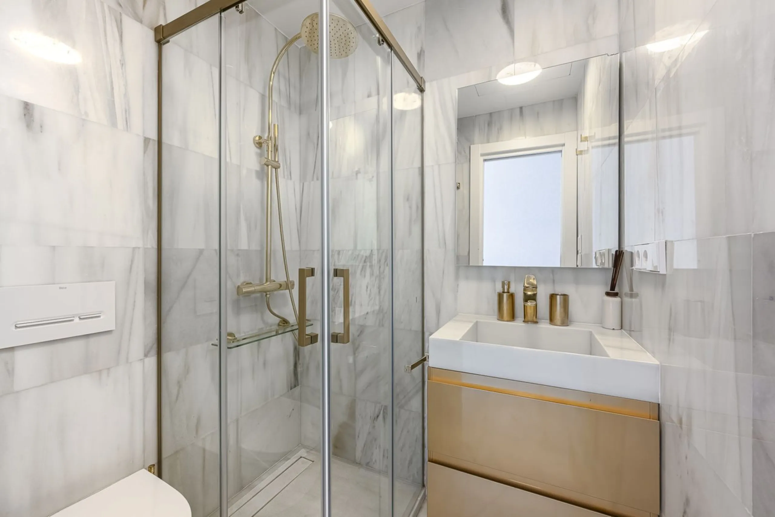 Apartment - Top Floor Apartment в продаже в Marbella, Málaga. В доме 2 спален и 2 ванных комнат. Площадь дома 64 м²