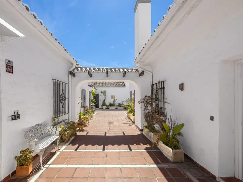 Apartment - Top Floor Apartment в продаже в Marbella, Málaga. В доме 2 спален и 2 ванных комнат. Площадь дома 64 м²