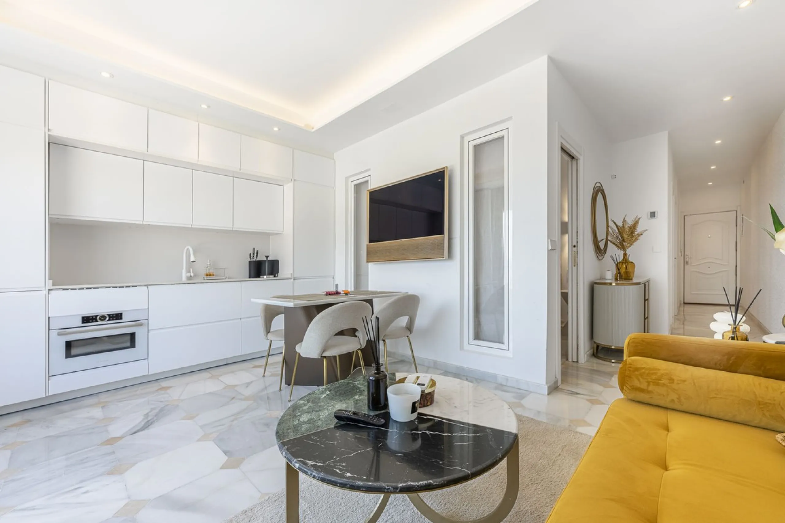 Apartment - Top Floor Apartment в продаже в Marbella, Málaga. В доме 2 спален и 2 ванных комнат. Площадь дома 64 м²