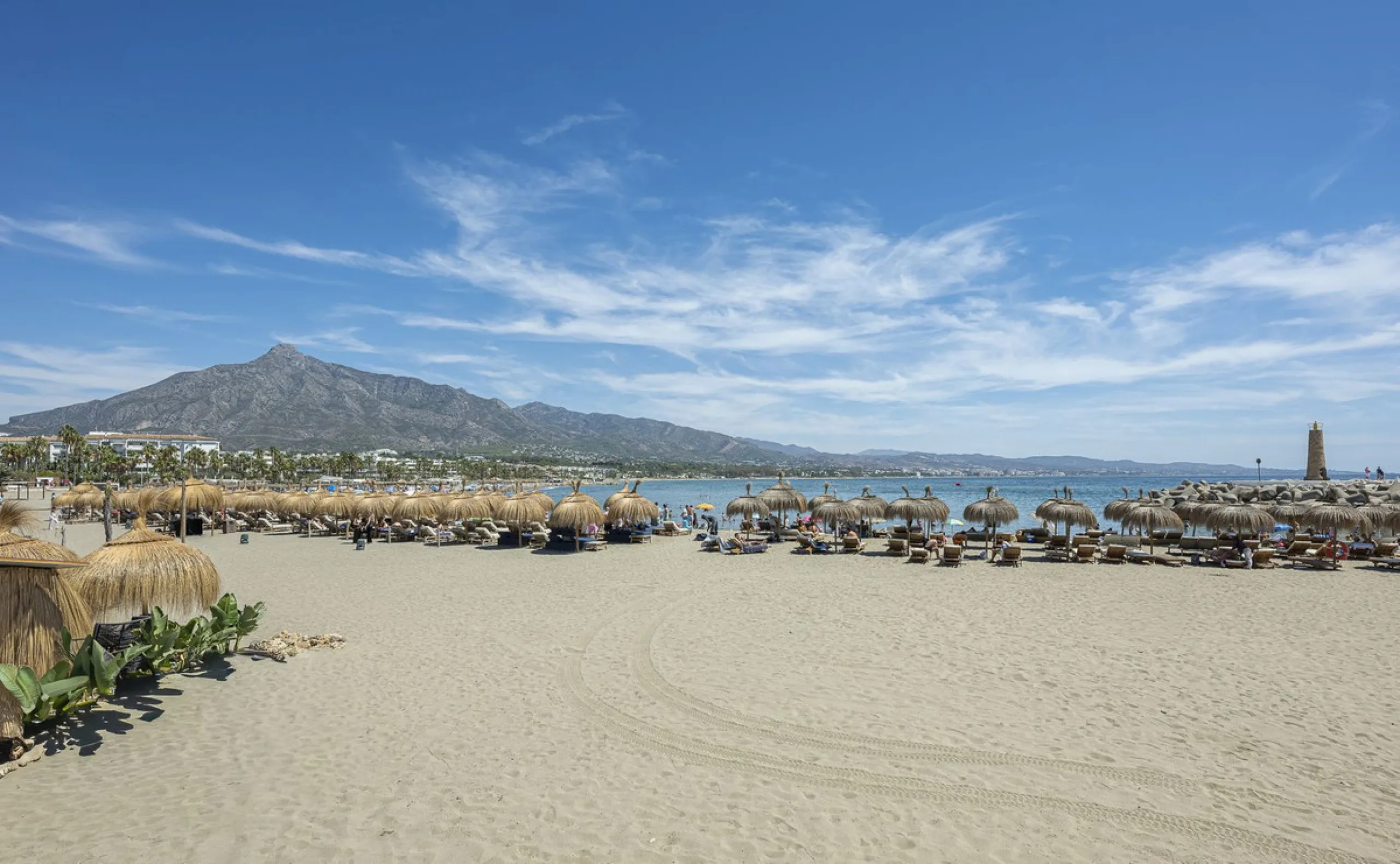 Apartment - Top Floor Apartment в продаже в Marbella, Málaga. В доме 2 спален и 2 ванных комнат. Площадь дома 64 м²