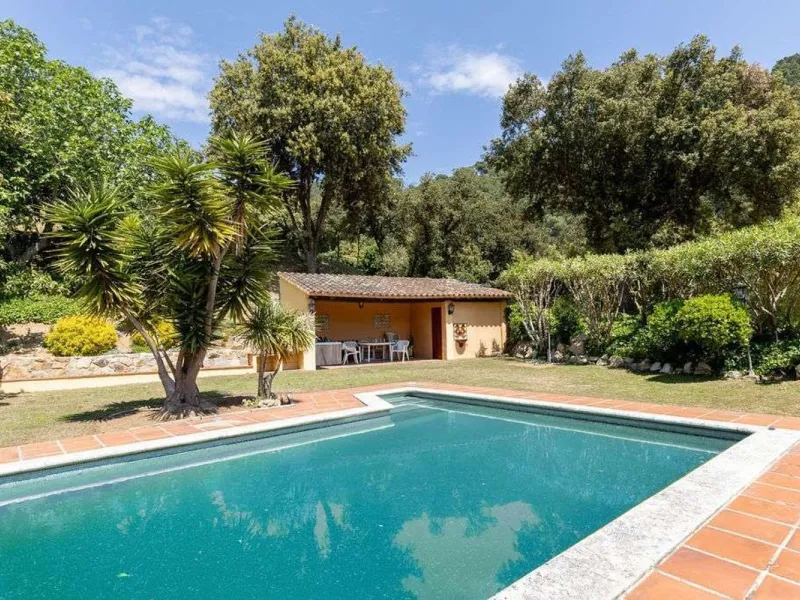 Rehabilitated Catalan Masia with Privacy and Multiple Buildings in the Province of Barcelona
